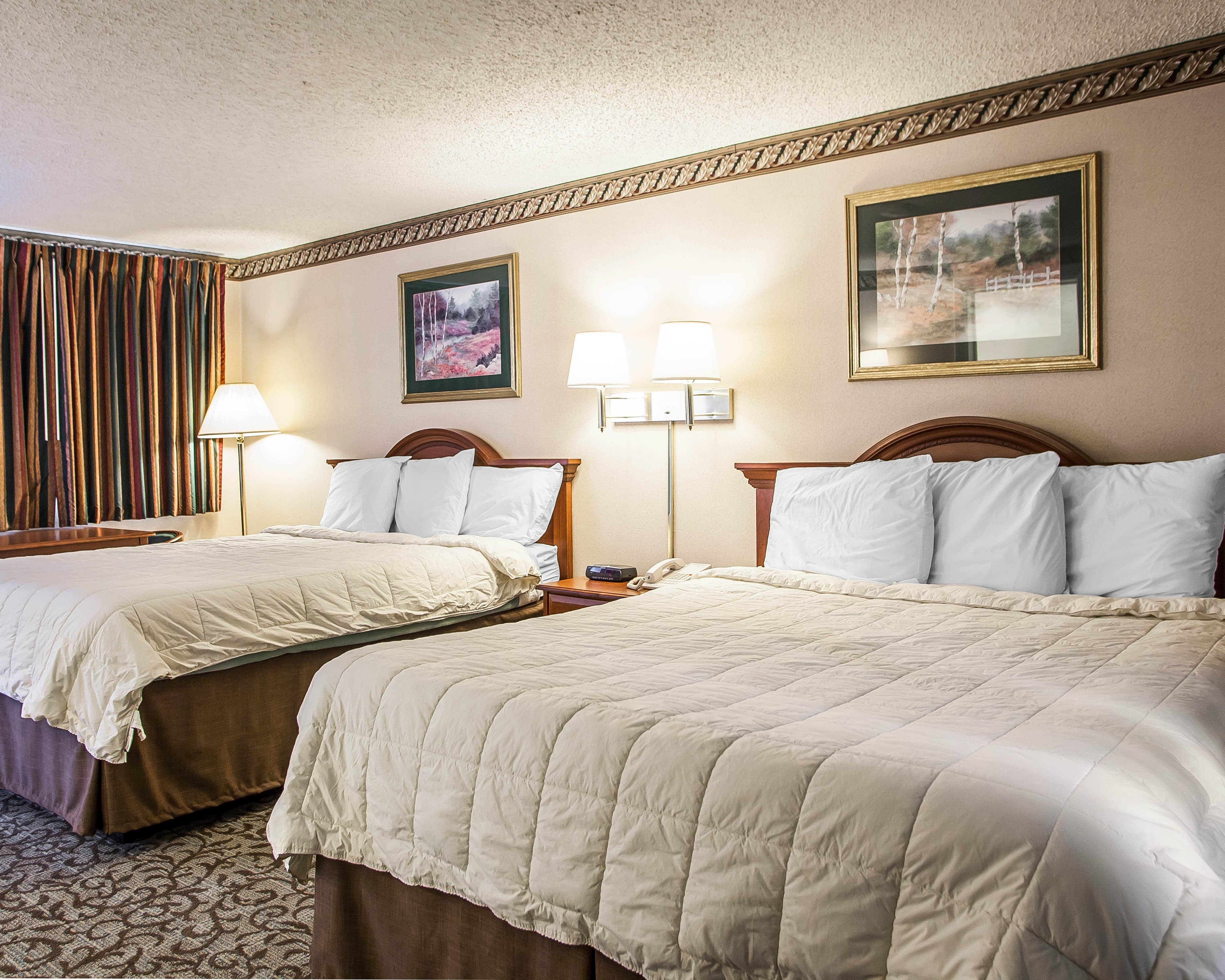 Econo Lodge Newton - Image 2