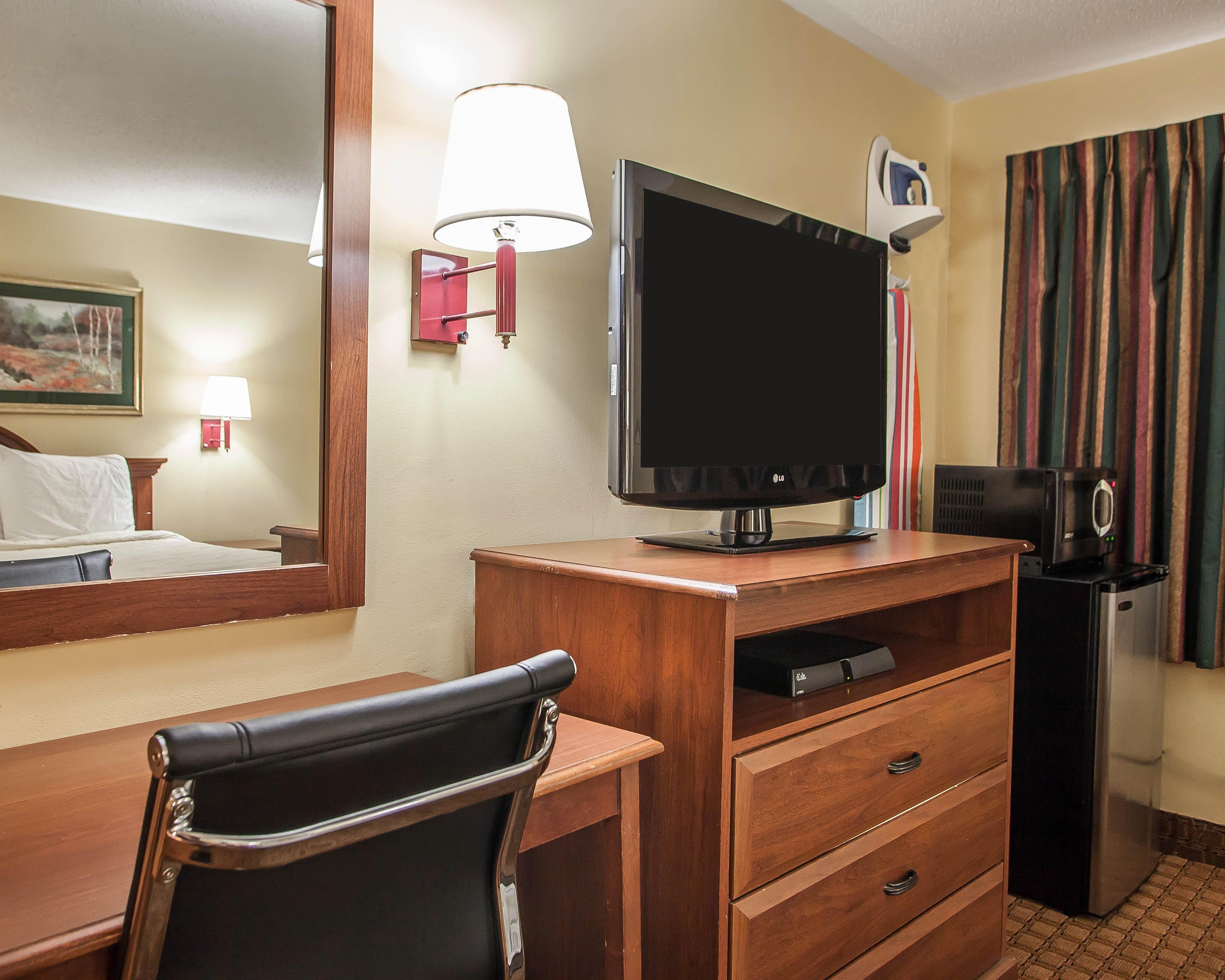 Econo Lodge Newton - Image 3