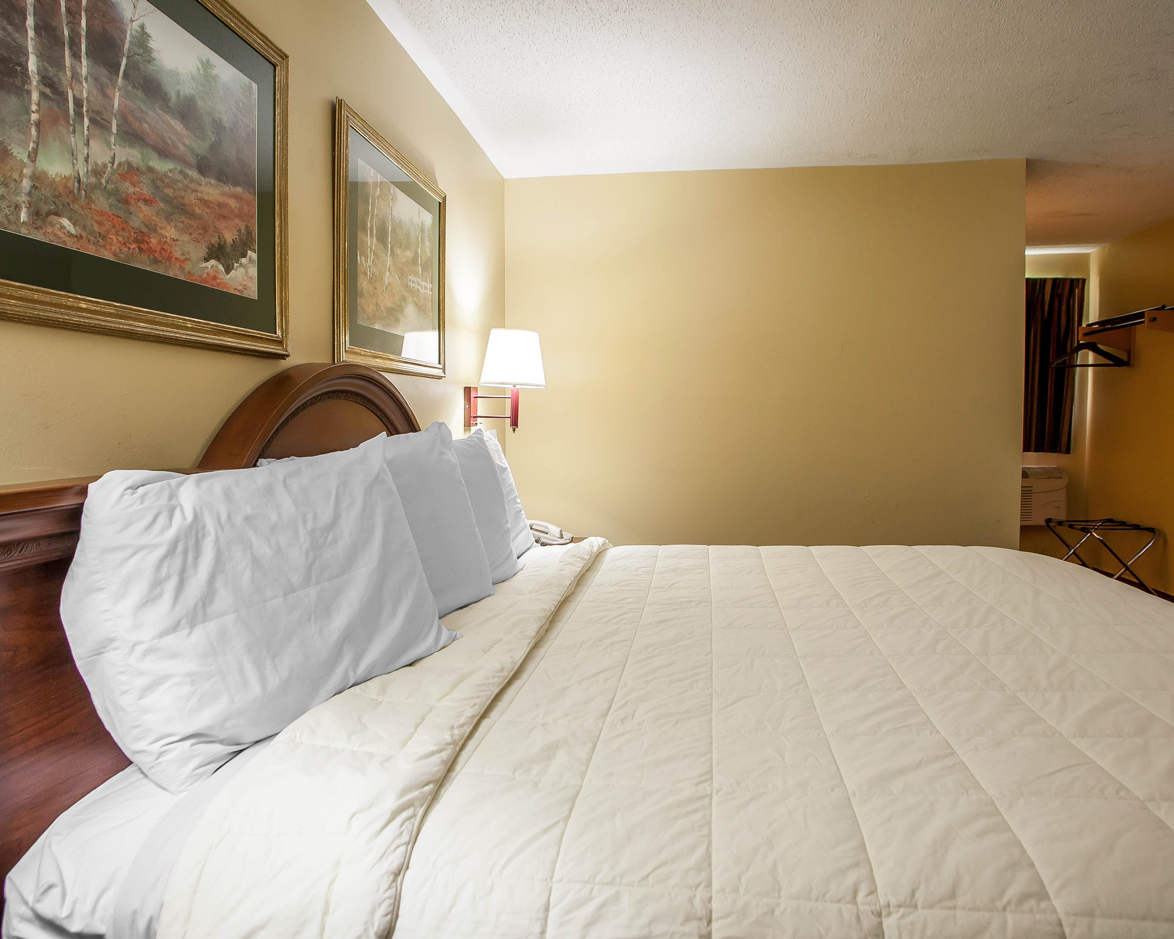 Econo Lodge Newton — 6