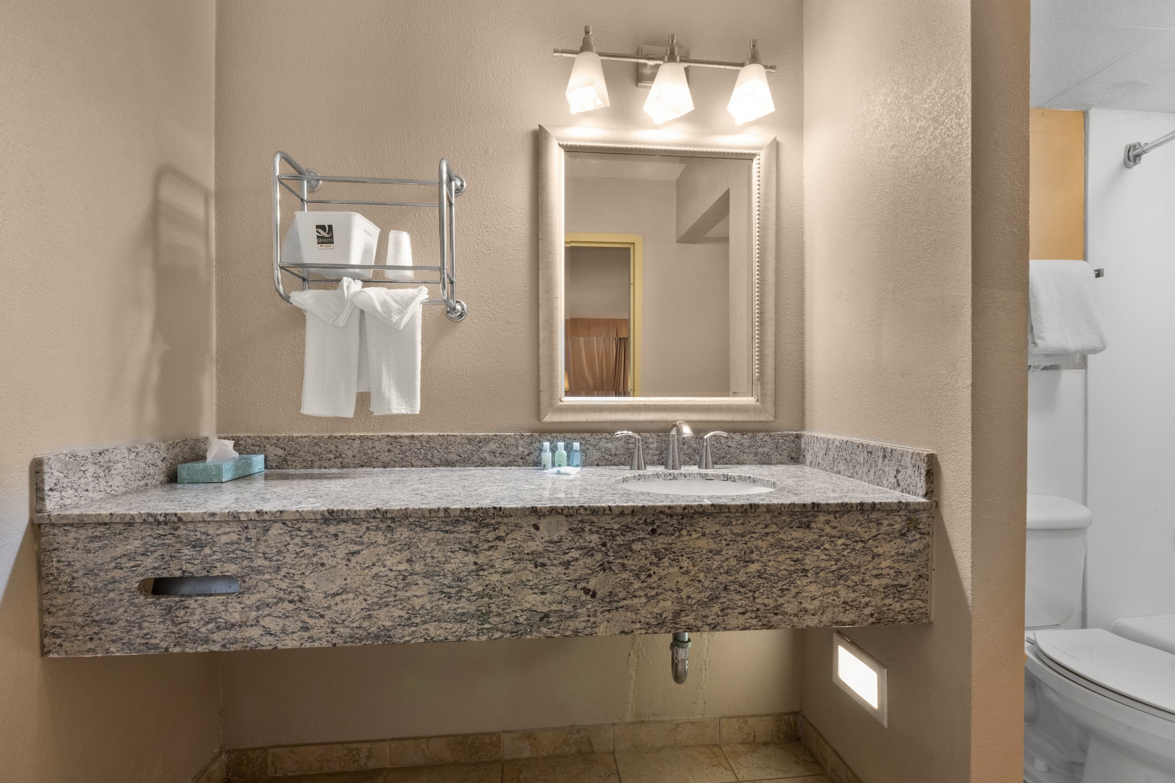 Quality Inn Wayne - Fairfield Area — 10