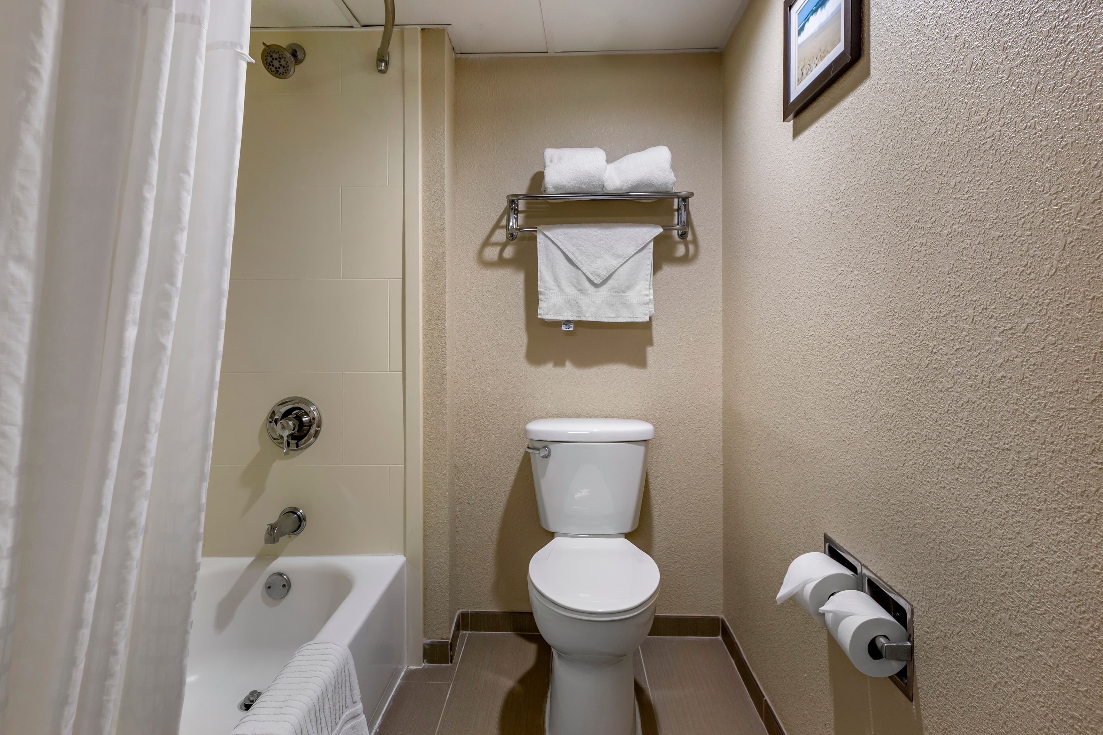 Comfort Inn Edison - New Brunswick — 5
