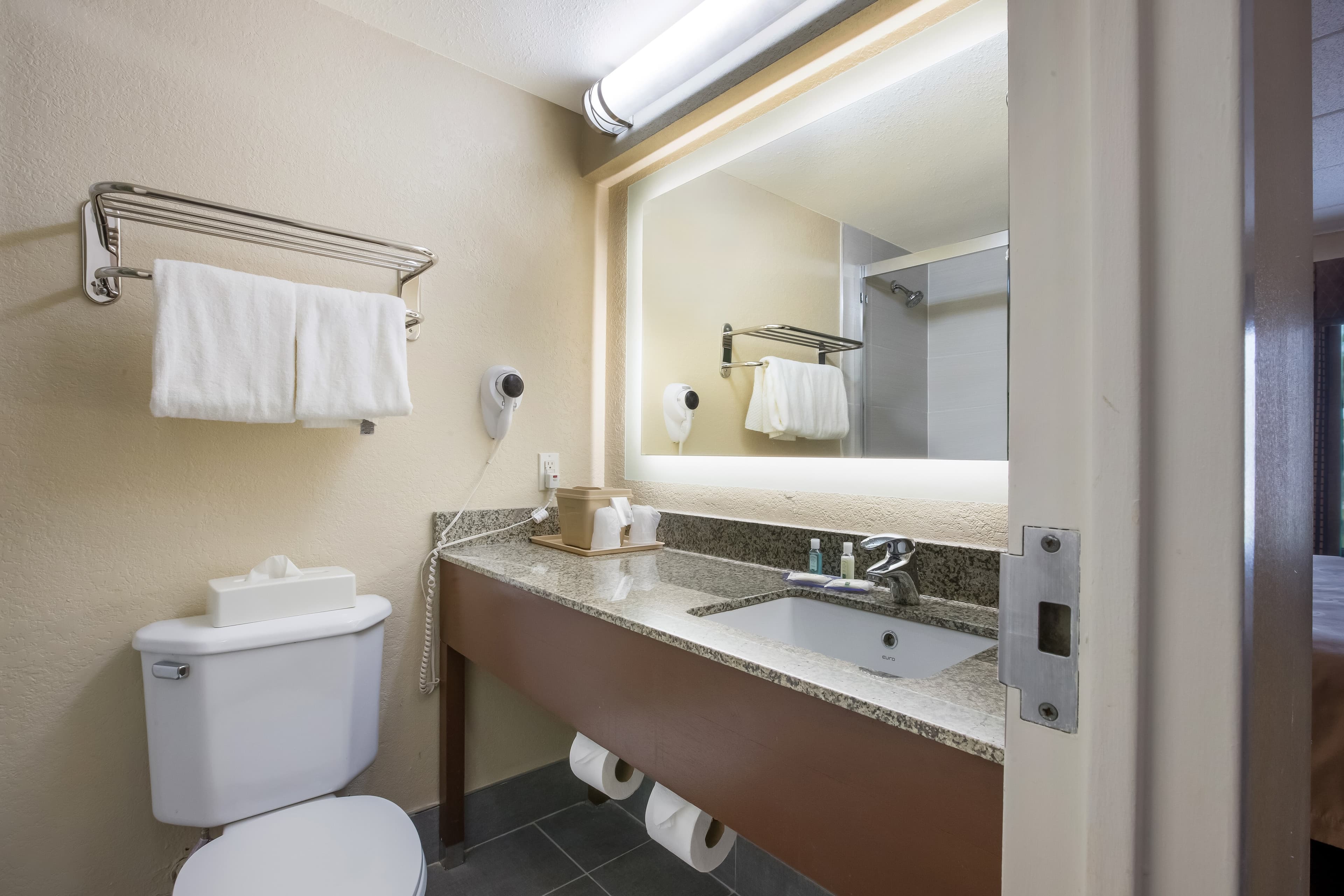 Quality Inn Near Princeton - Image 4