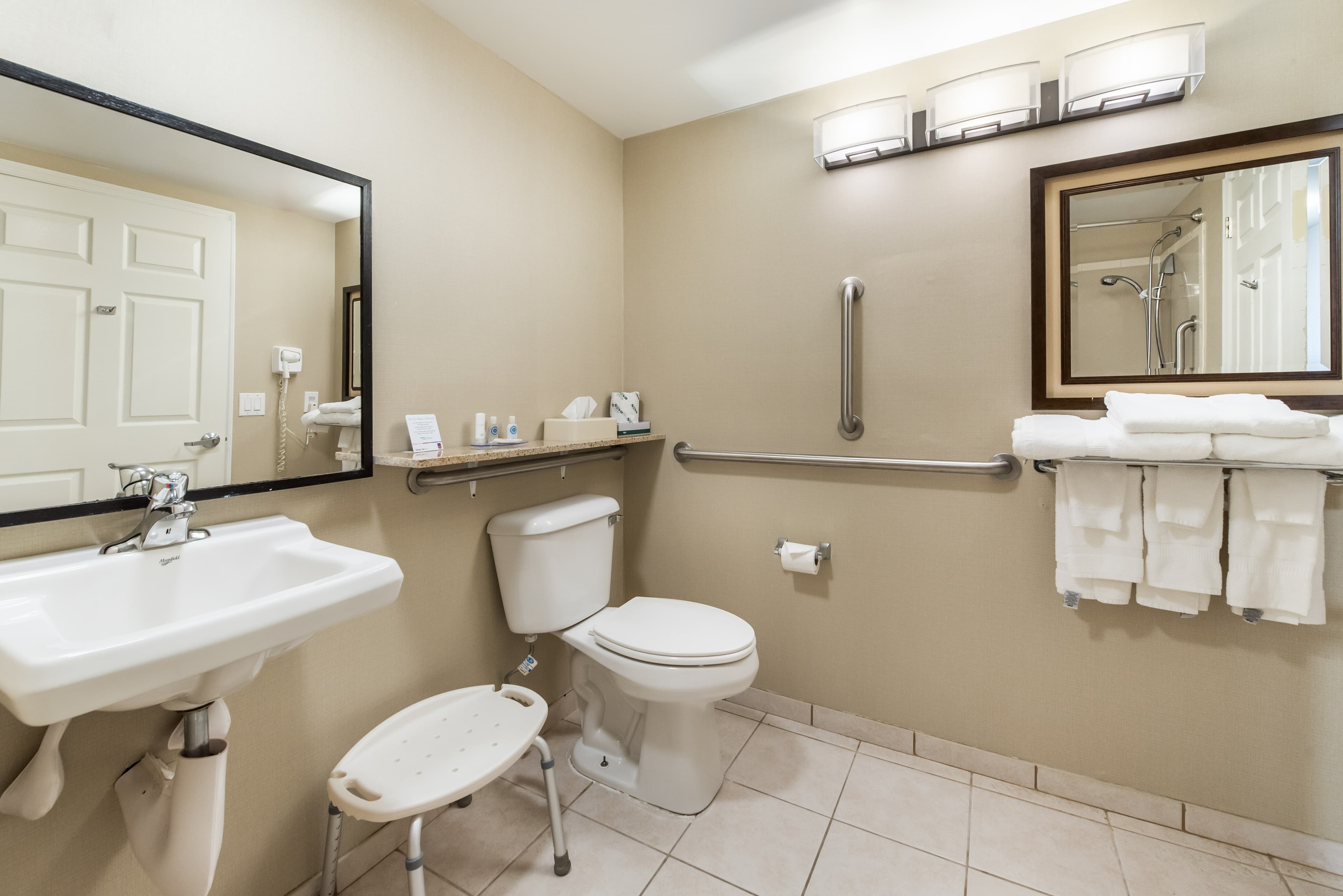 Comfort Suites Atlantic City North - Image 4