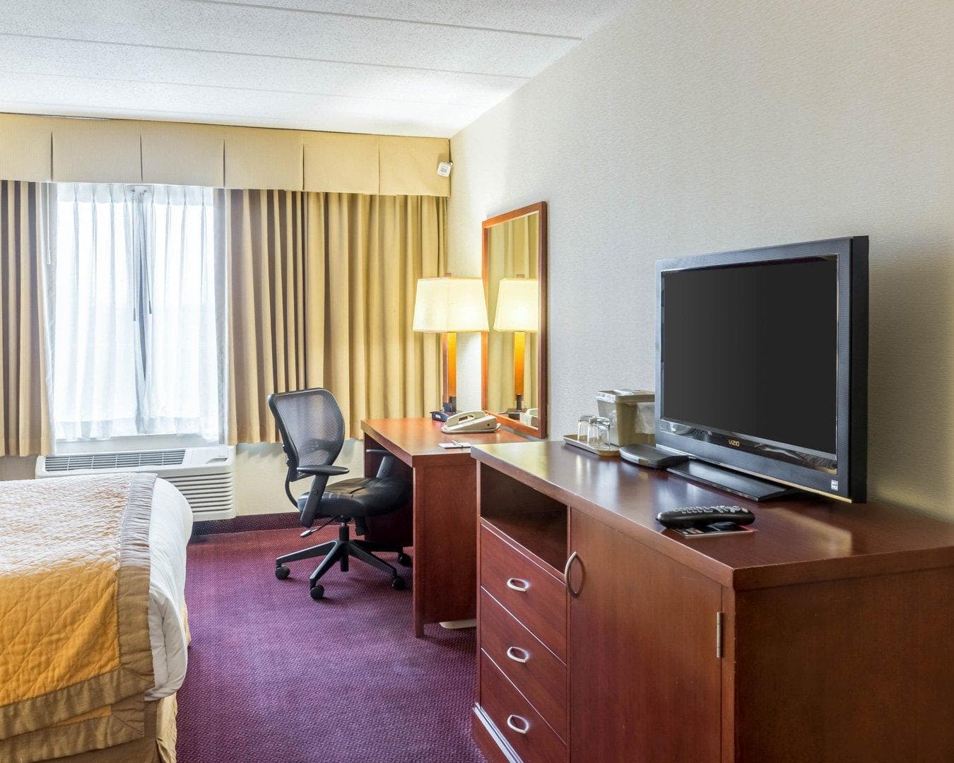 Clarion Hotel Somerset - New Brunswick — 10