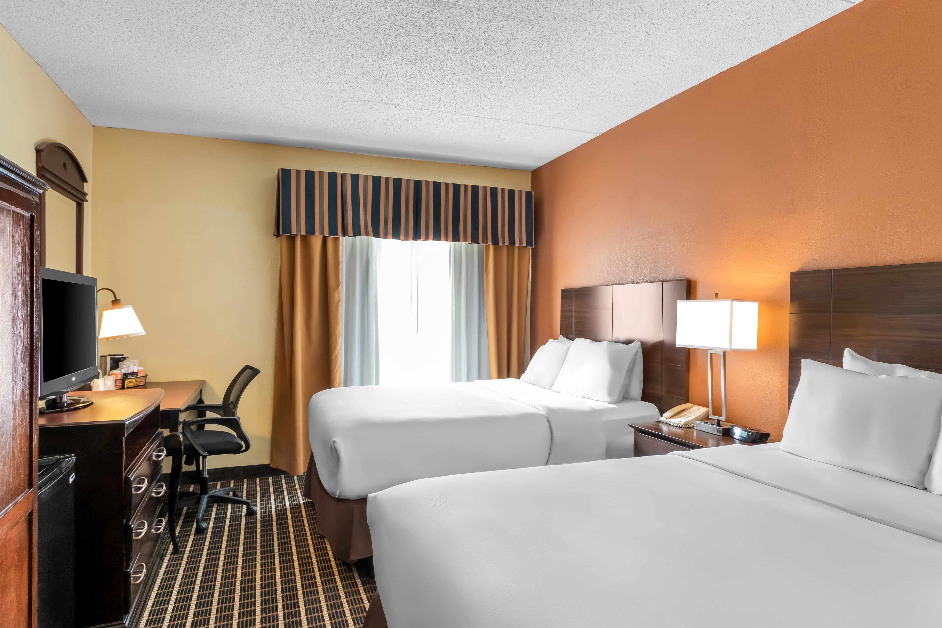 Comfort Inn & Suites Somerset - New Brunswick — 2