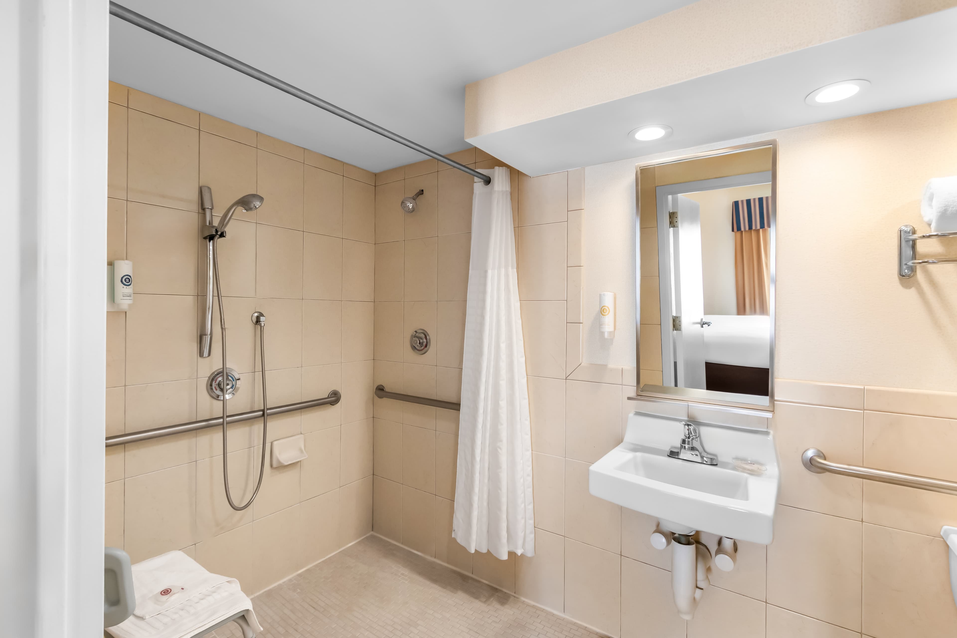 Comfort Inn & Suites Somerset - New Brunswick — 11