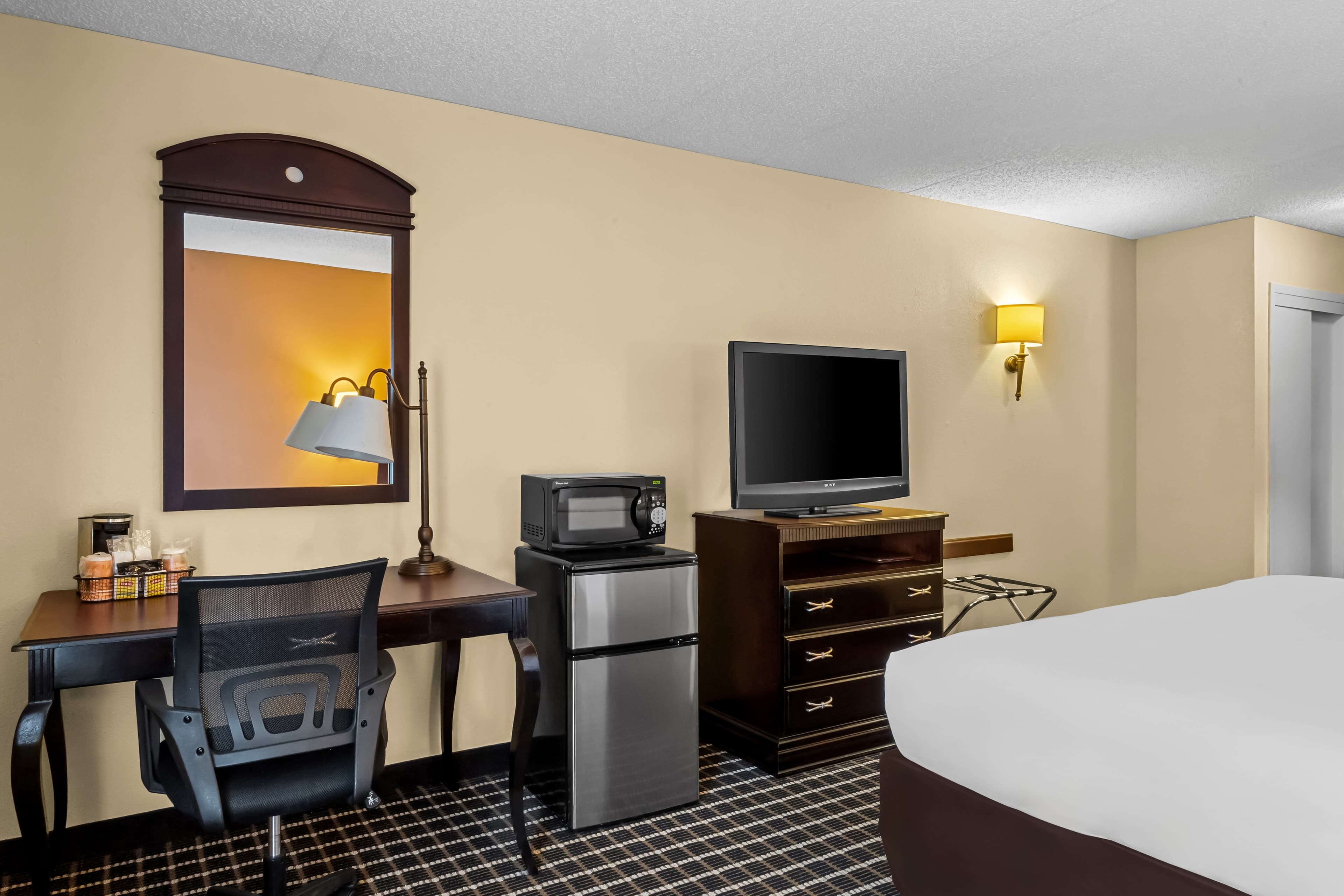 Comfort Inn & Suites Somerset - New Brunswick — 19