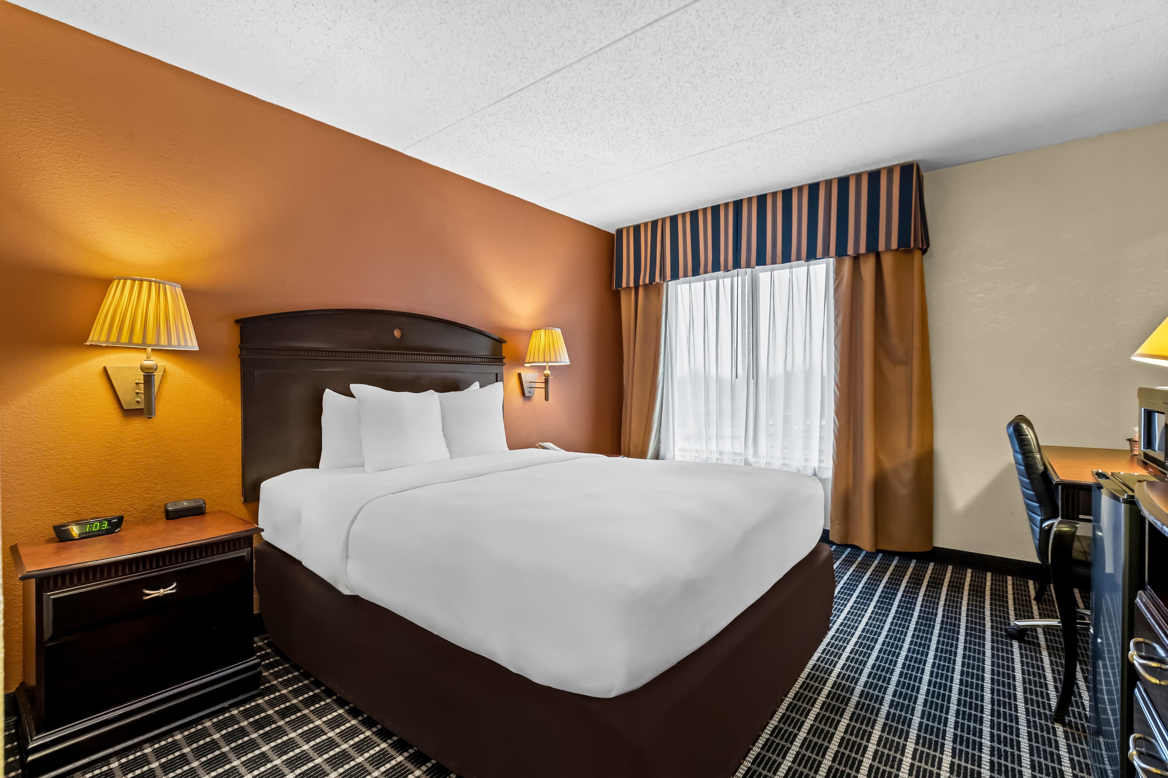 Comfort Inn & Suites Somerset - New Brunswick — 14