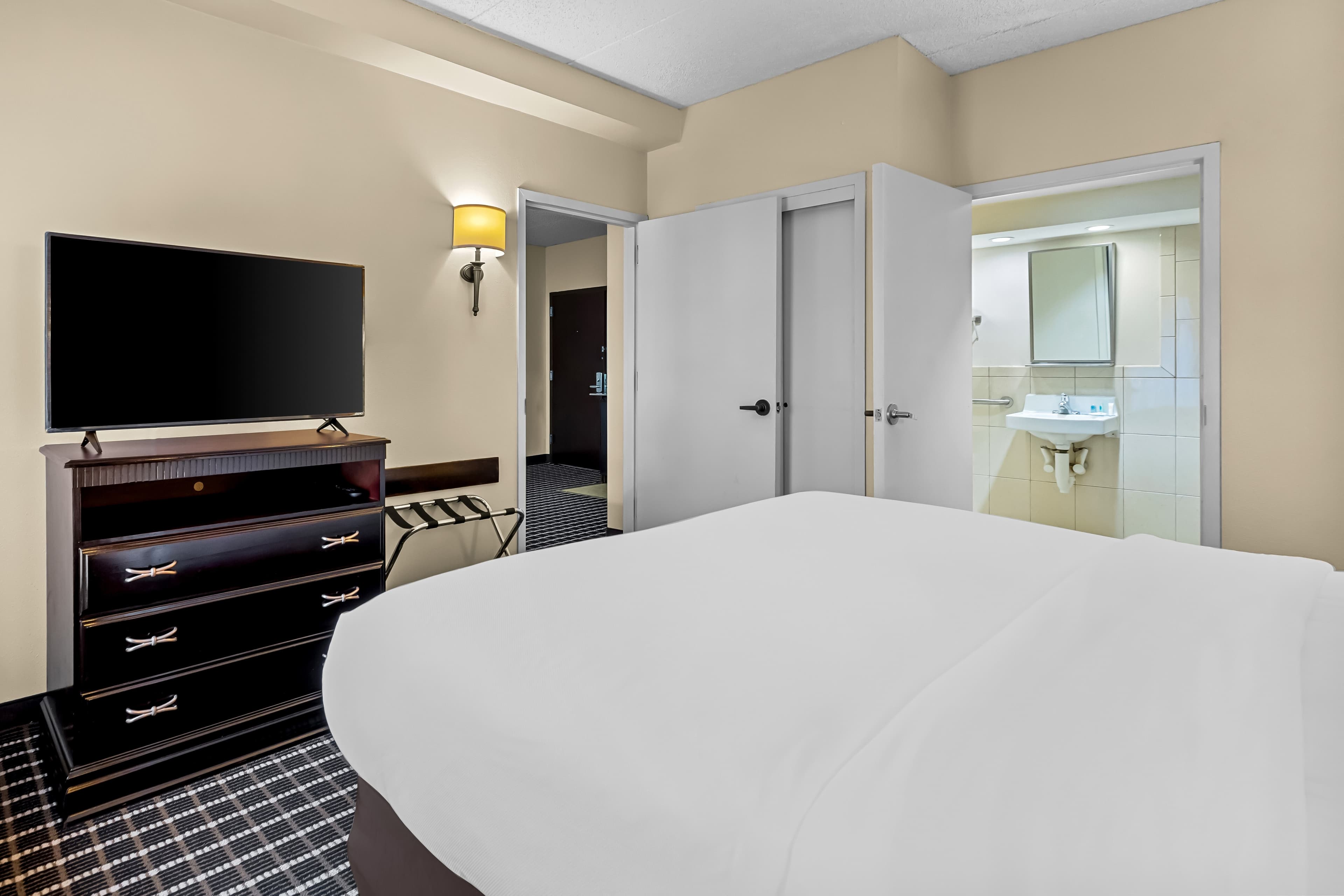 Comfort Inn & Suites Somerset - New Brunswick — 27