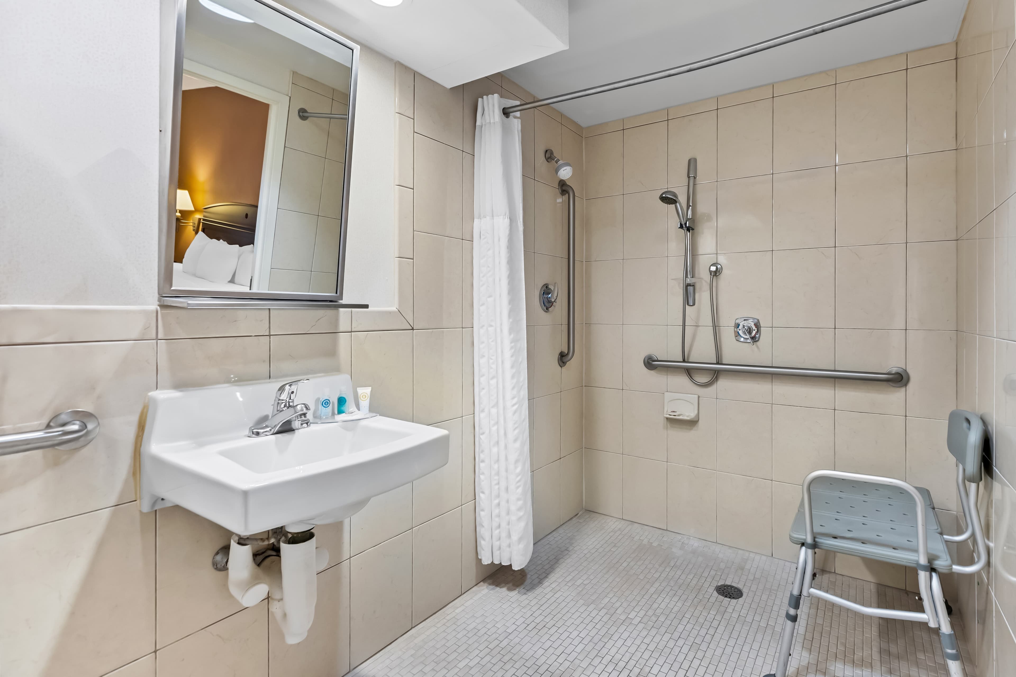 Comfort Inn & Suites Somerset - New Brunswick — 30