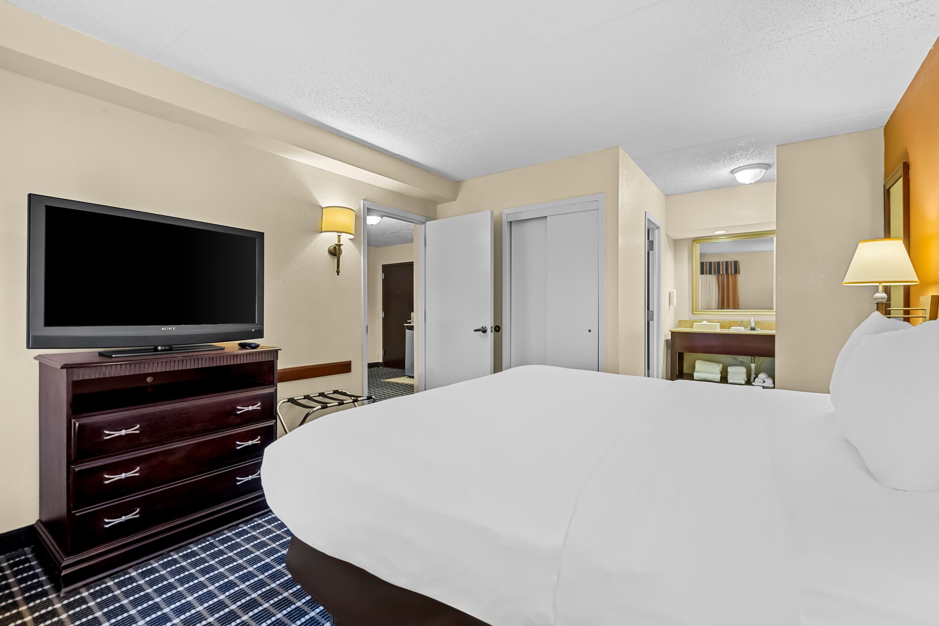 Comfort Inn & Suites Somerset - New Brunswick — 33