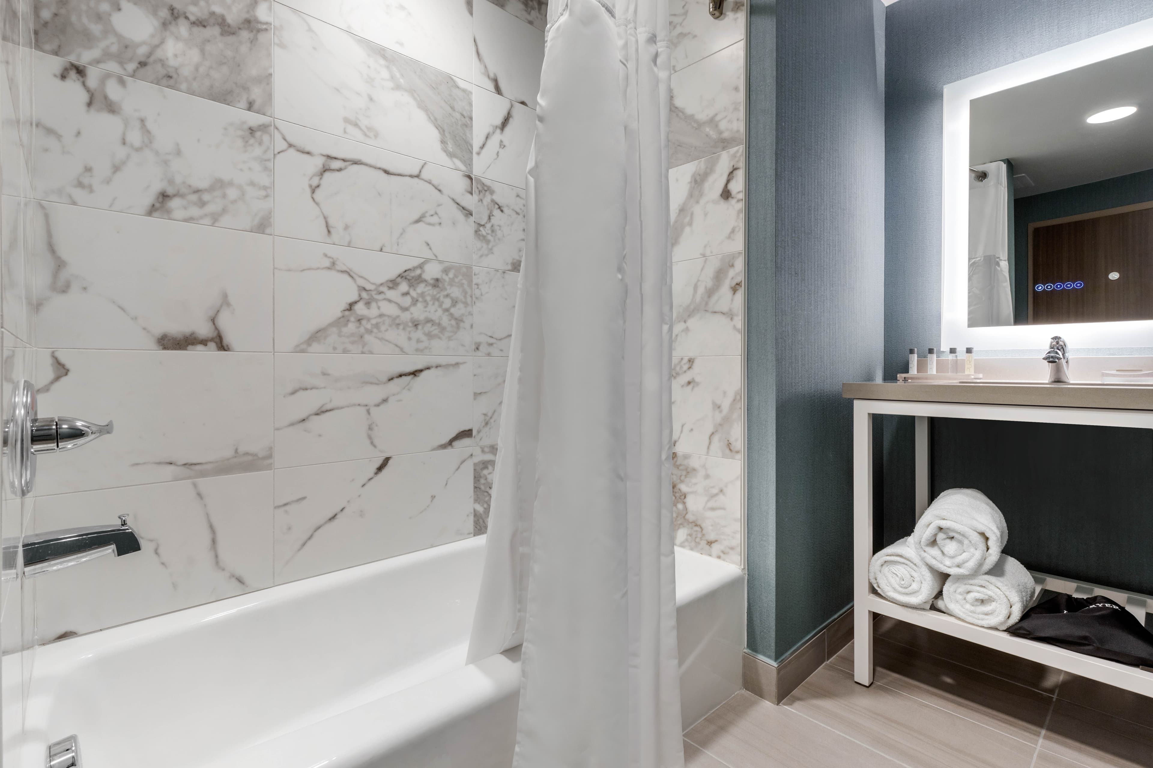 Cambria Hotel West Orange — 32