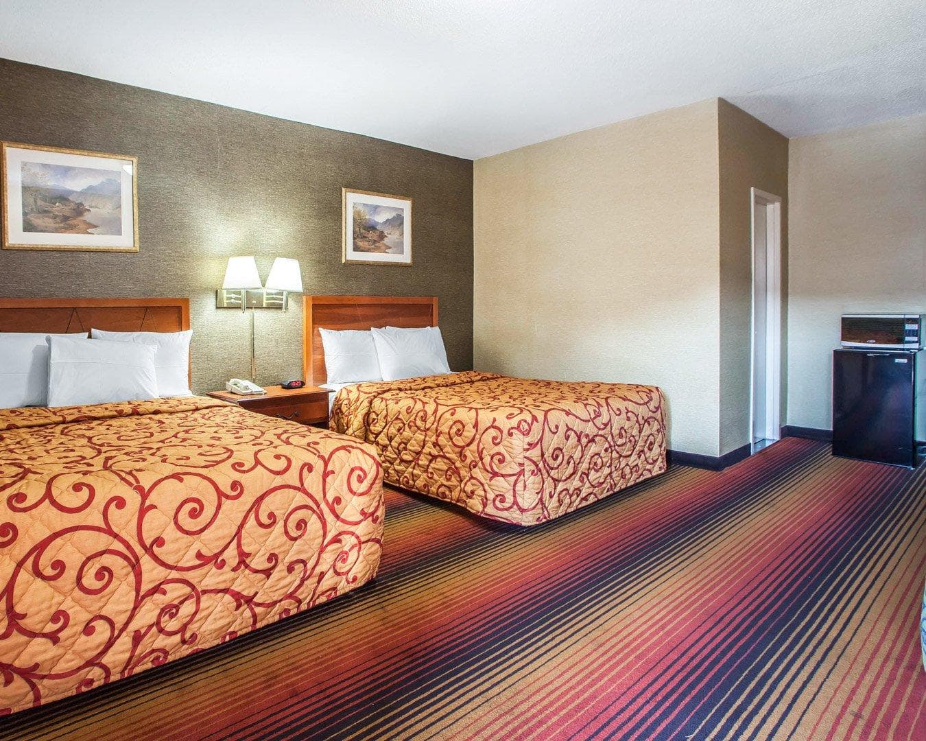 Rodeway Inn Jersey City North — 8