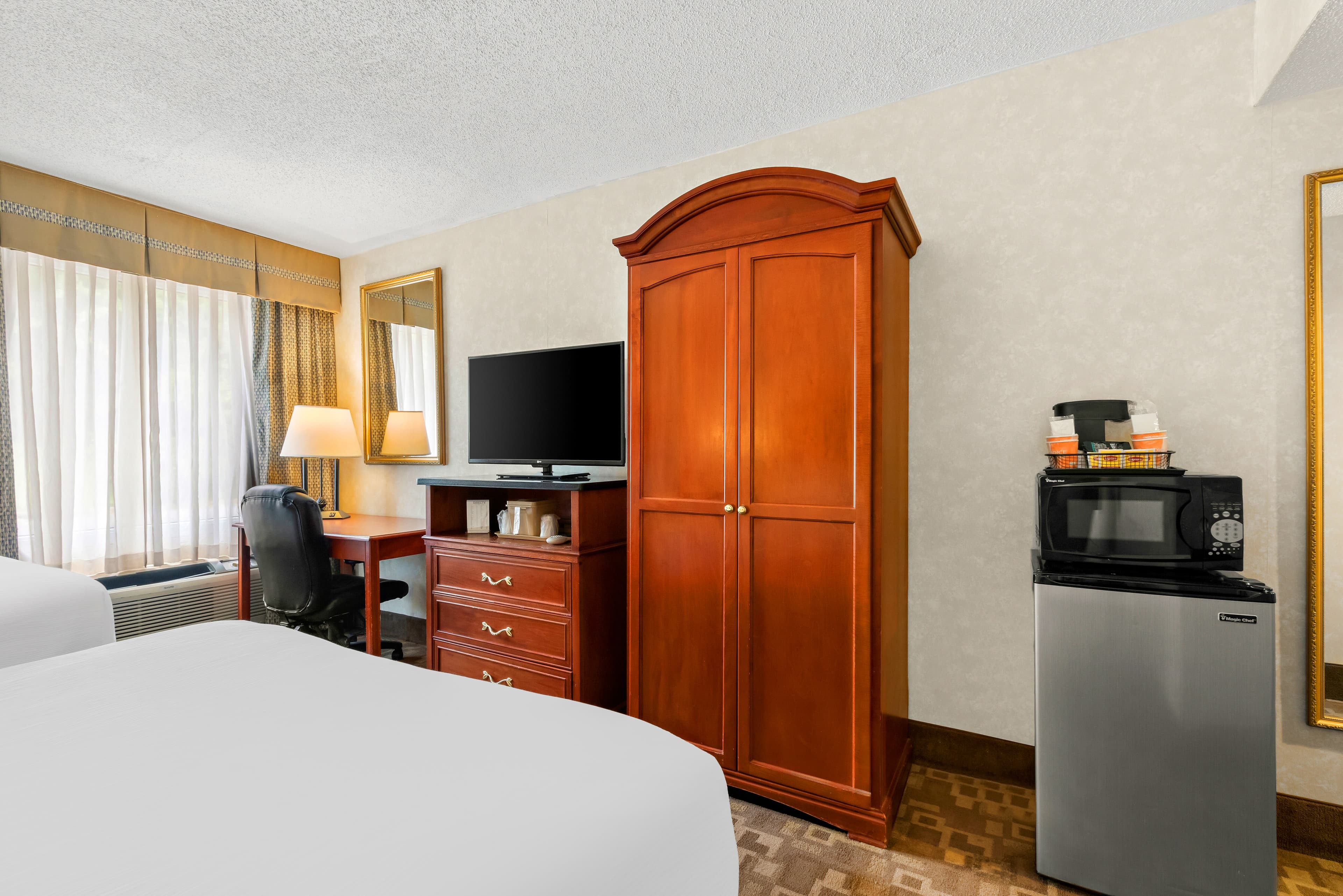 Quality Inn Edison-New Brunswick - Image 4