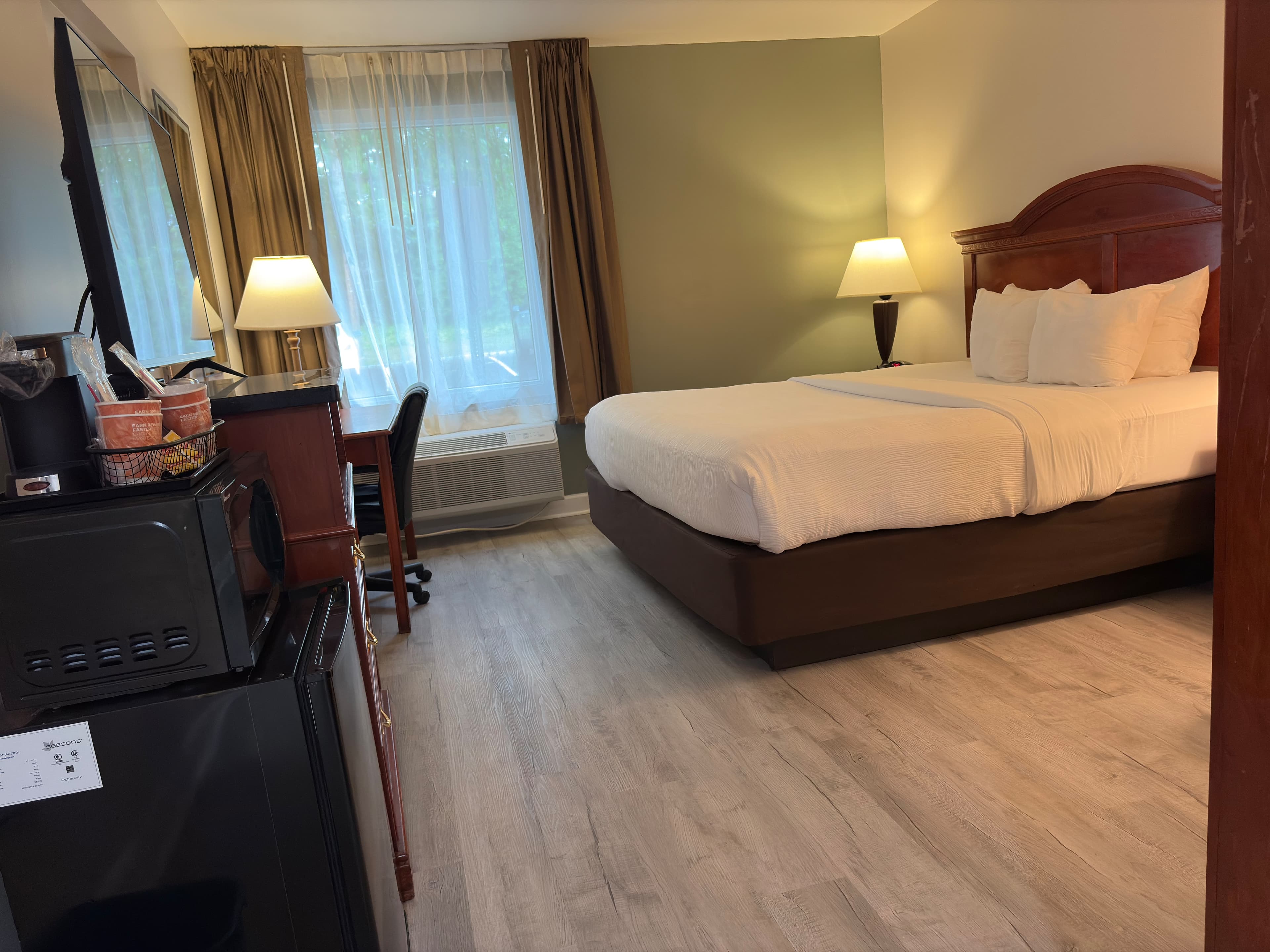 1 King Bed, Mobility Accessible - Image 1