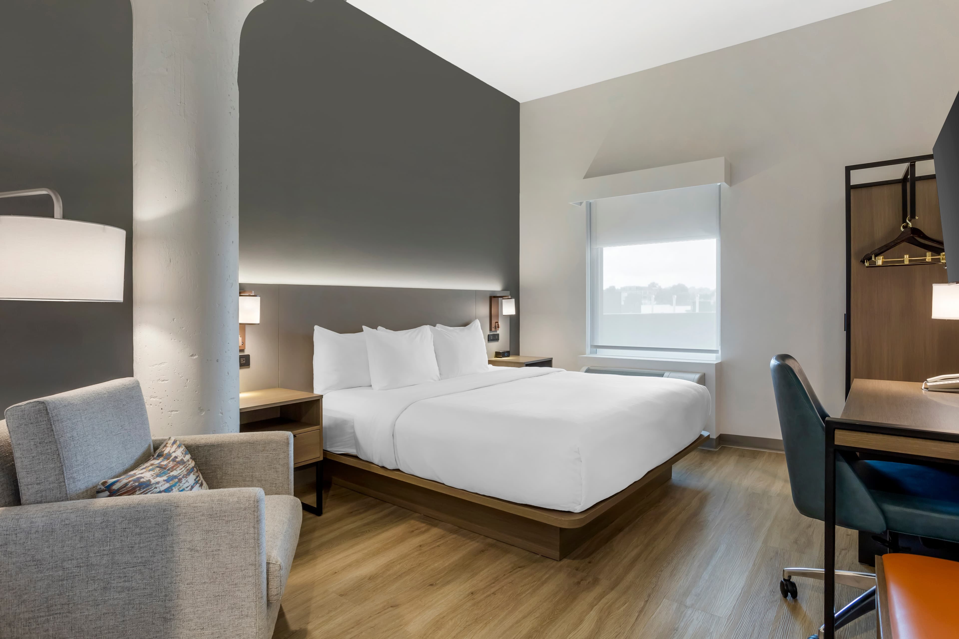 Comfort Inn & Suites Newark Liberty International Airport — 12