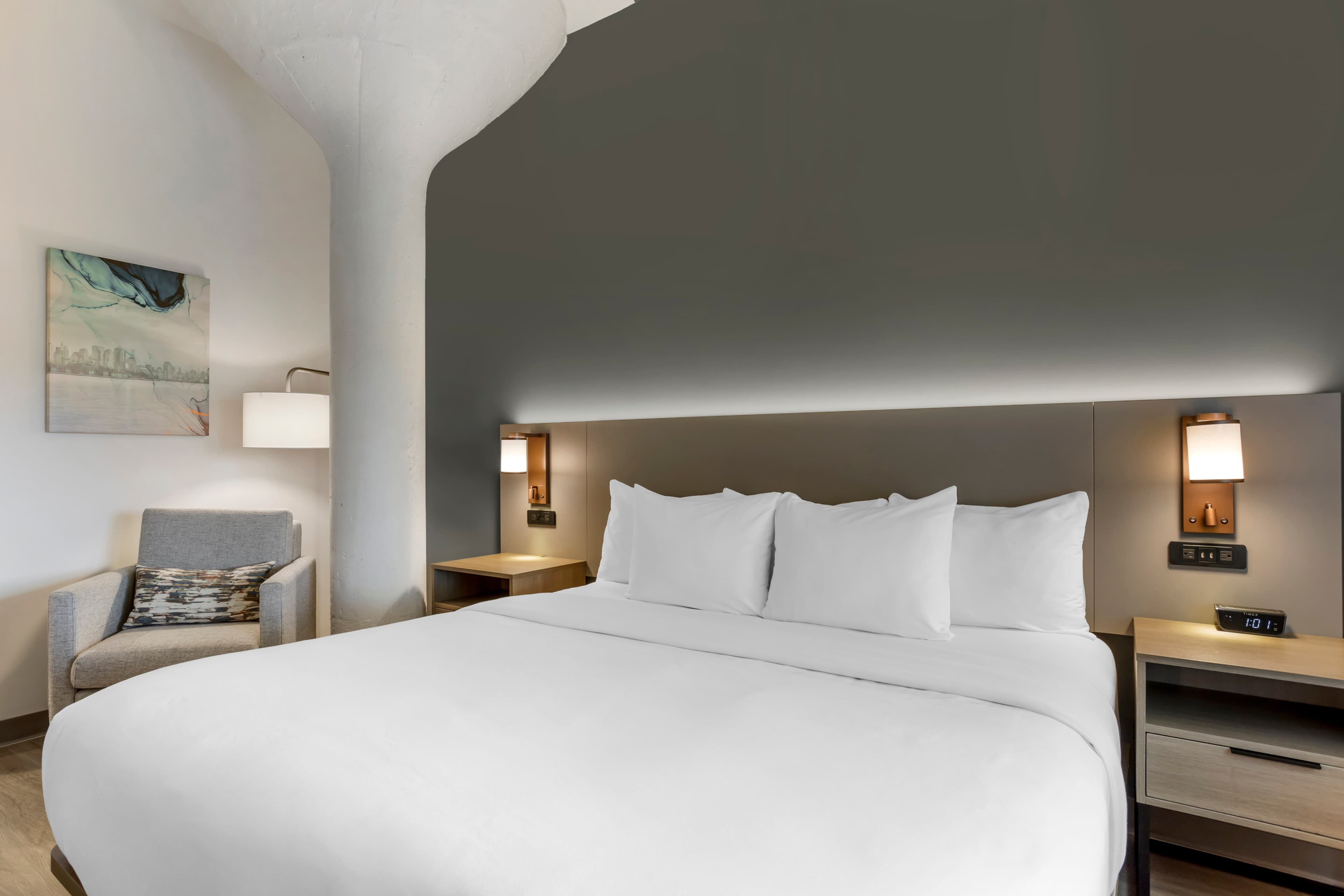 Comfort Inn & Suites Newark Liberty International Airport — 13