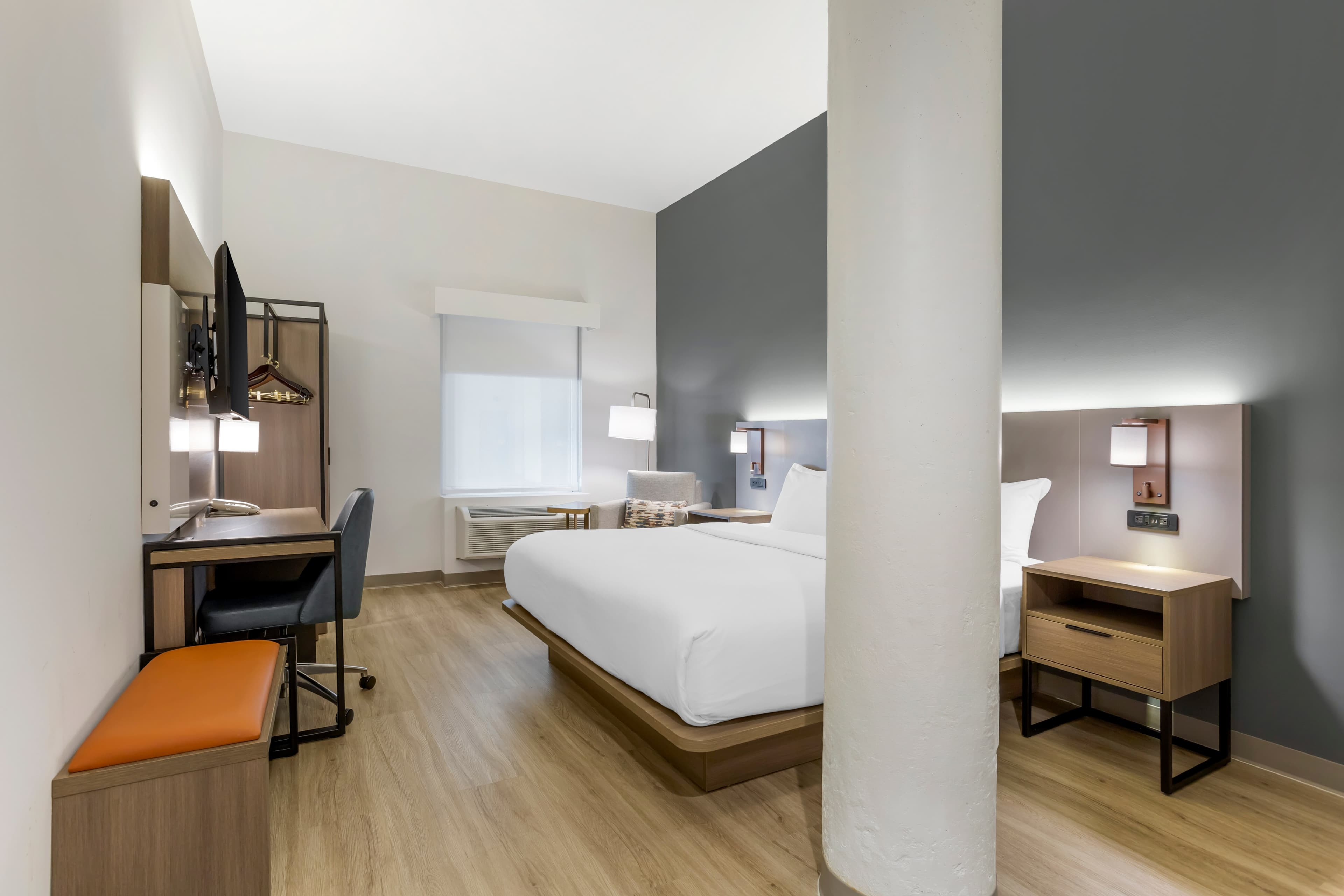 Comfort Inn & Suites Newark Liberty International Airport — 16
