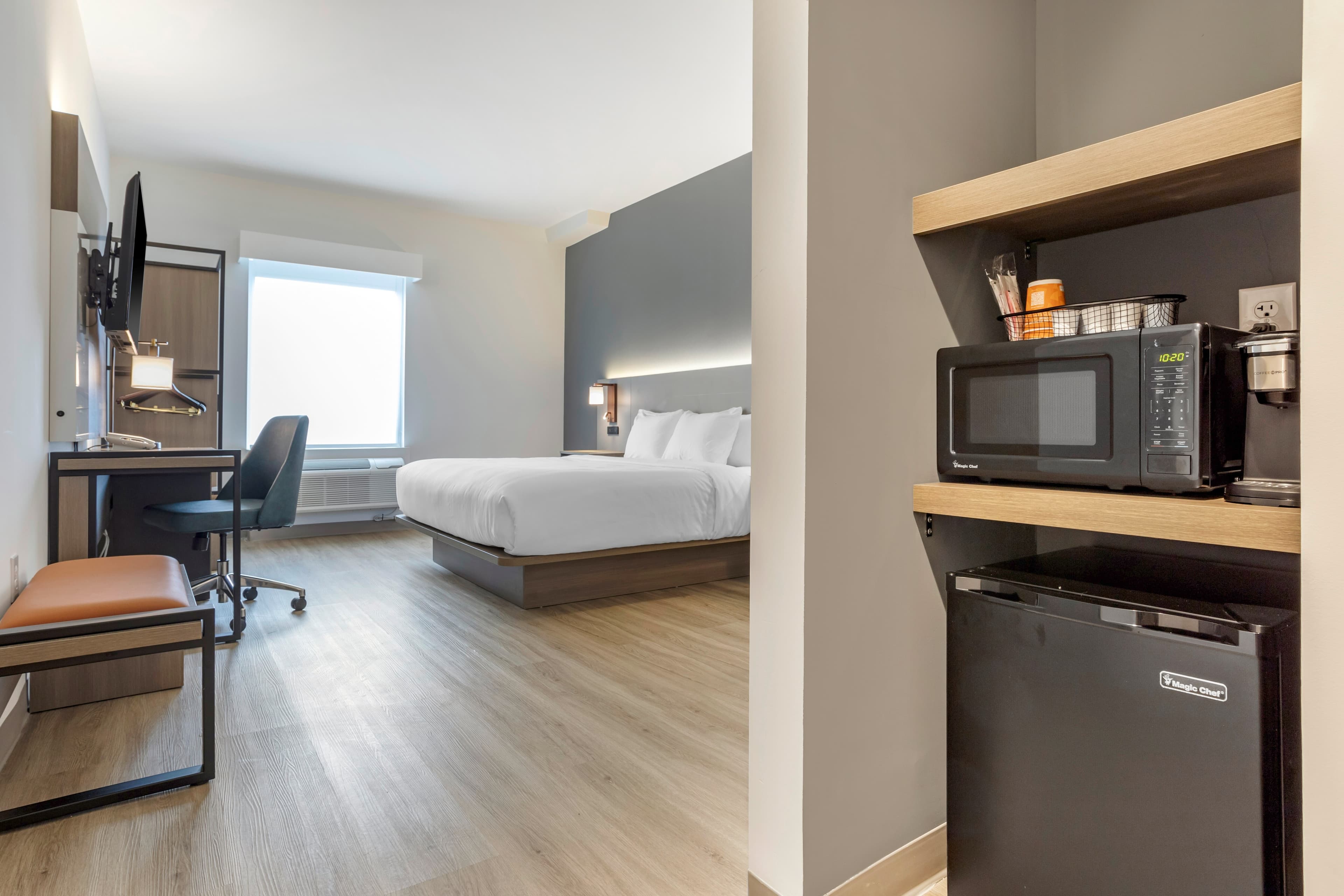 Comfort Inn & Suites Newark Liberty International Airport — 8
