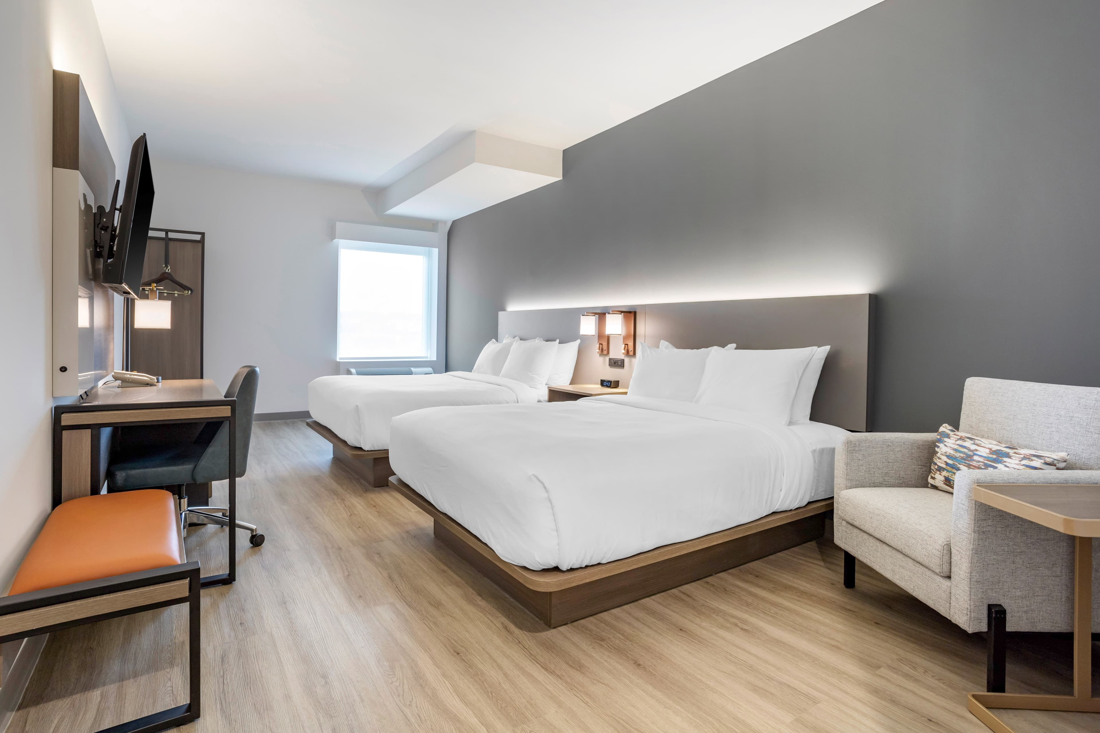Comfort Inn & Suites Newark Liberty International Airport - Image 2