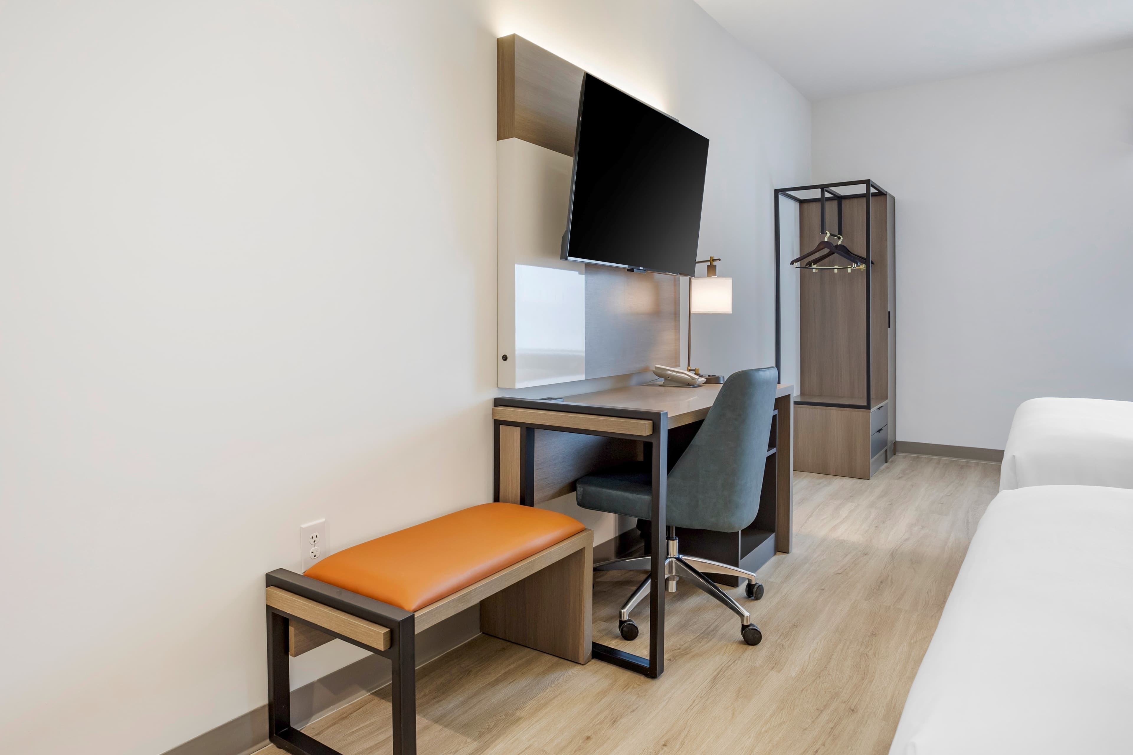 Comfort Inn & Suites Newark Liberty International Airport - Image 3