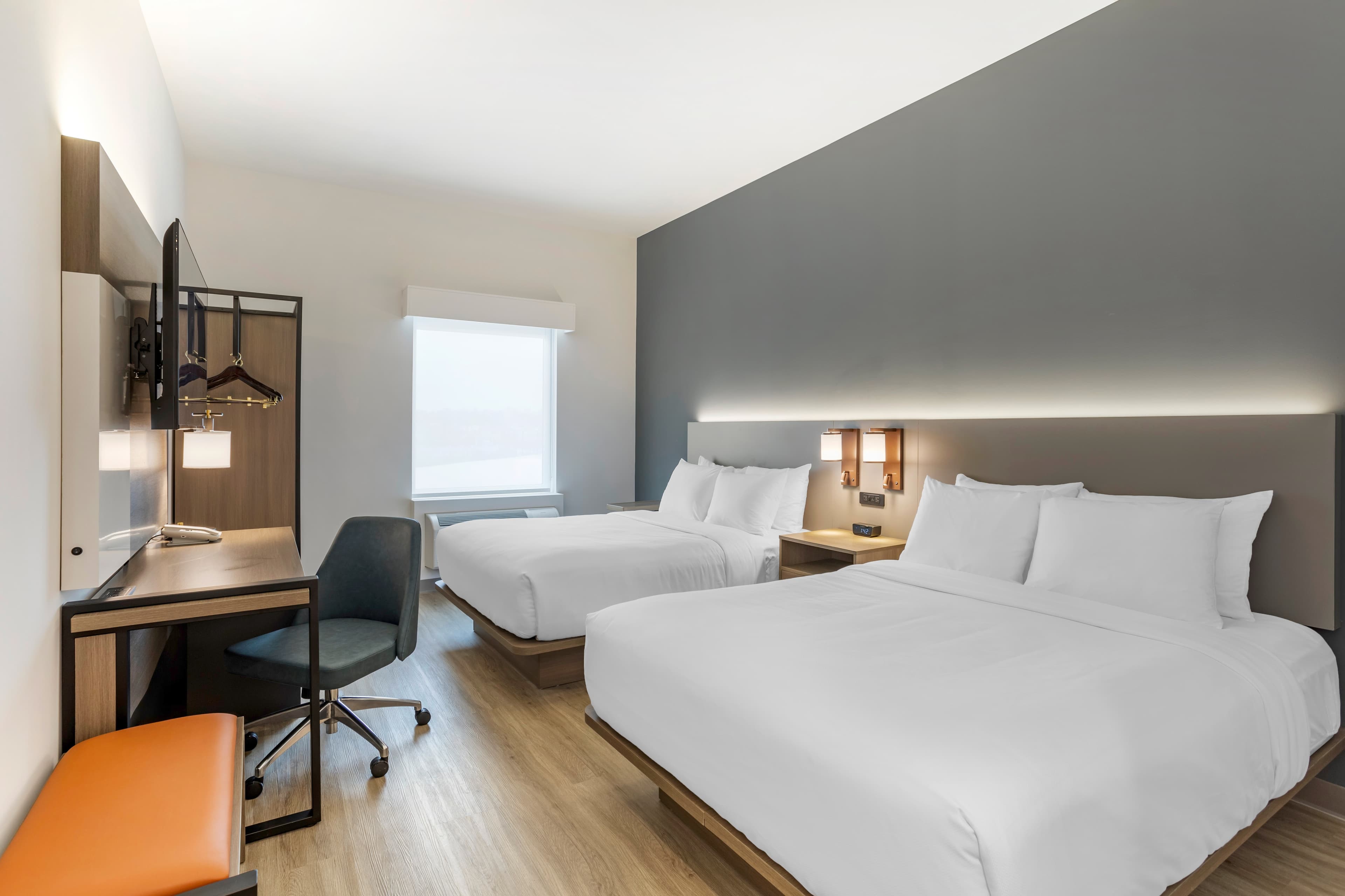 Comfort Inn & Suites Newark Liberty International Airport - Image 5