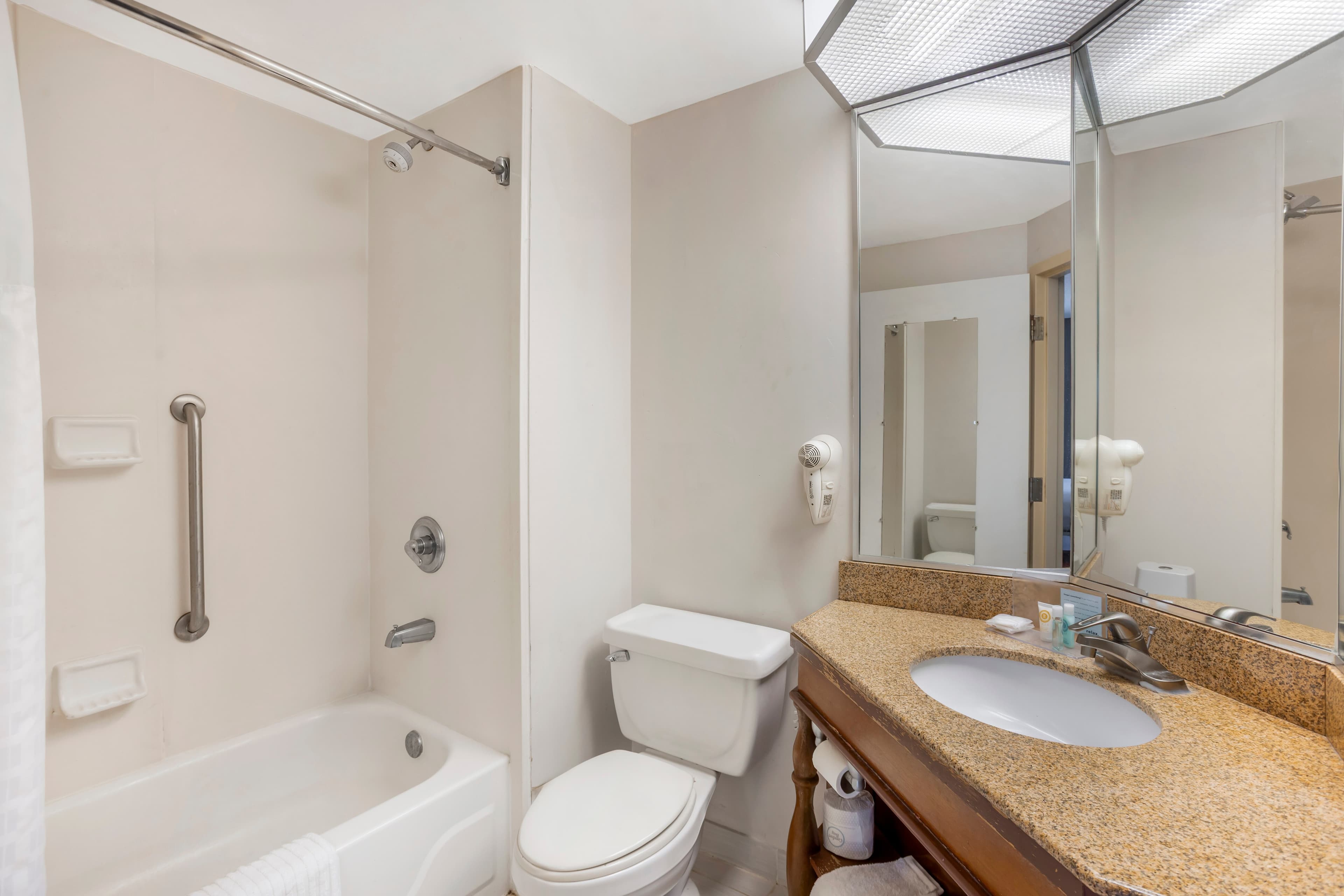 Comfort Inn & Suites Mt. Holly - Westampton — 13