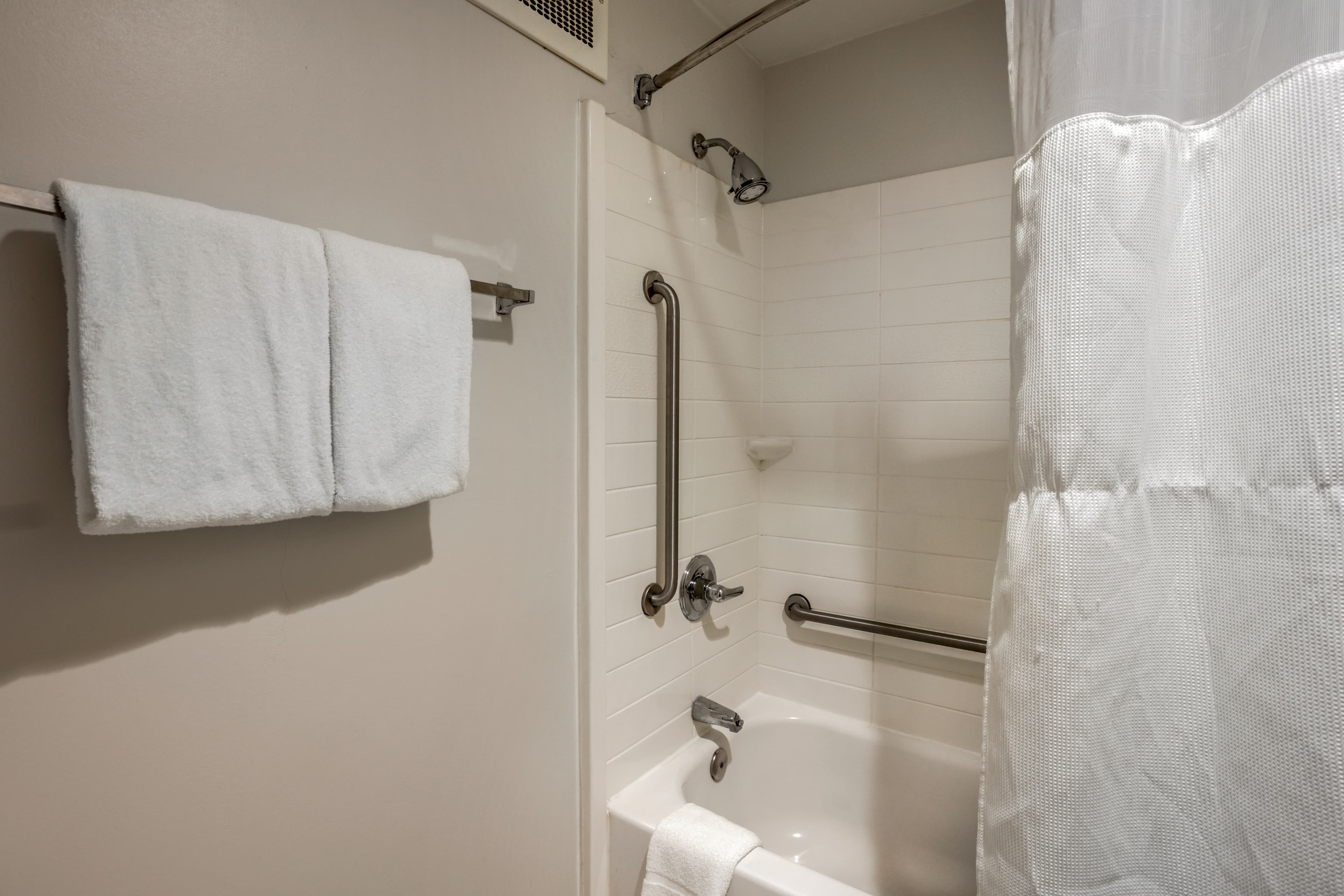Comfort Inn & Suites Mt. Laurel-Philadelphia — 4