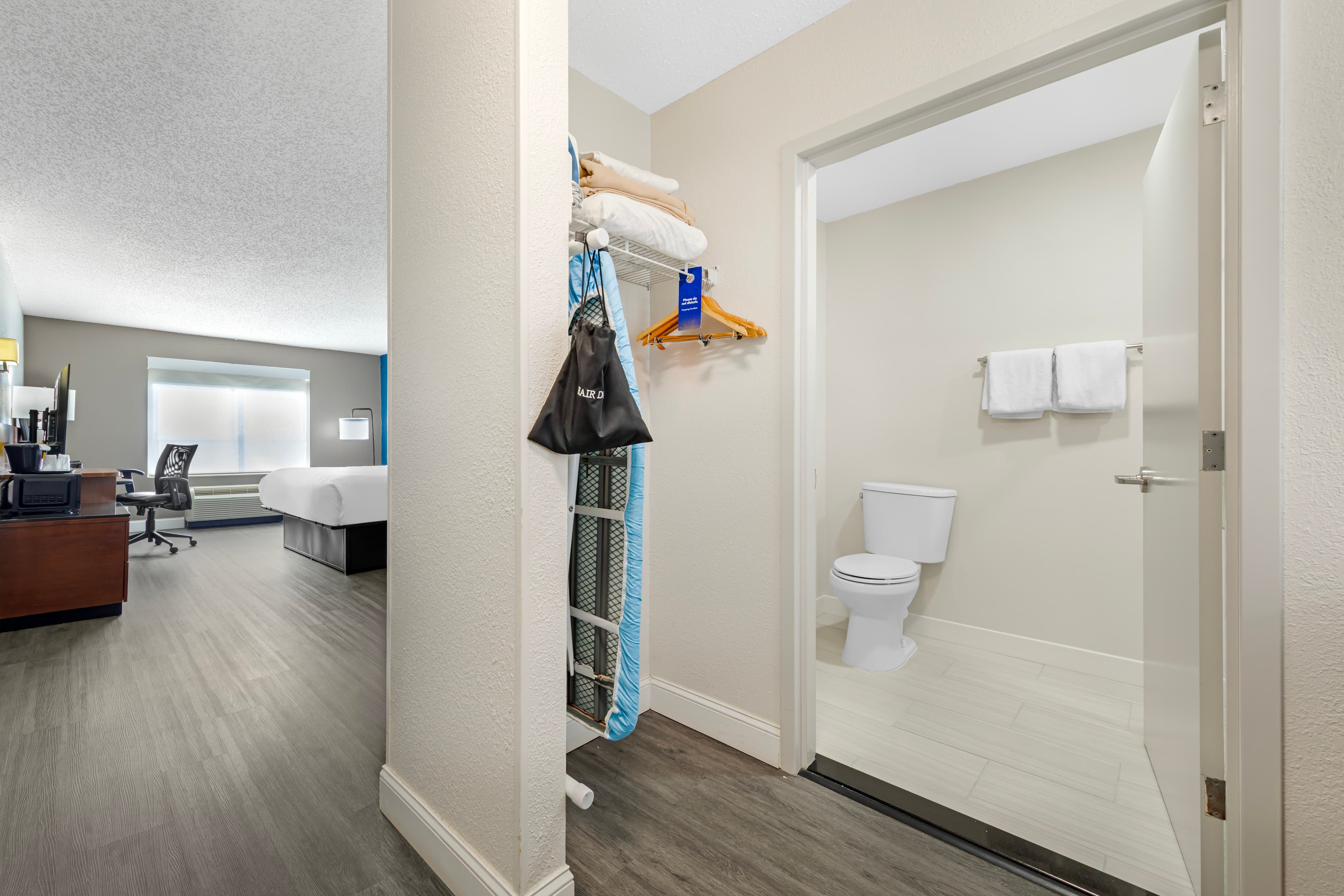 Comfort Inn & Suites Mt. Laurel-Philadelphia — 32
