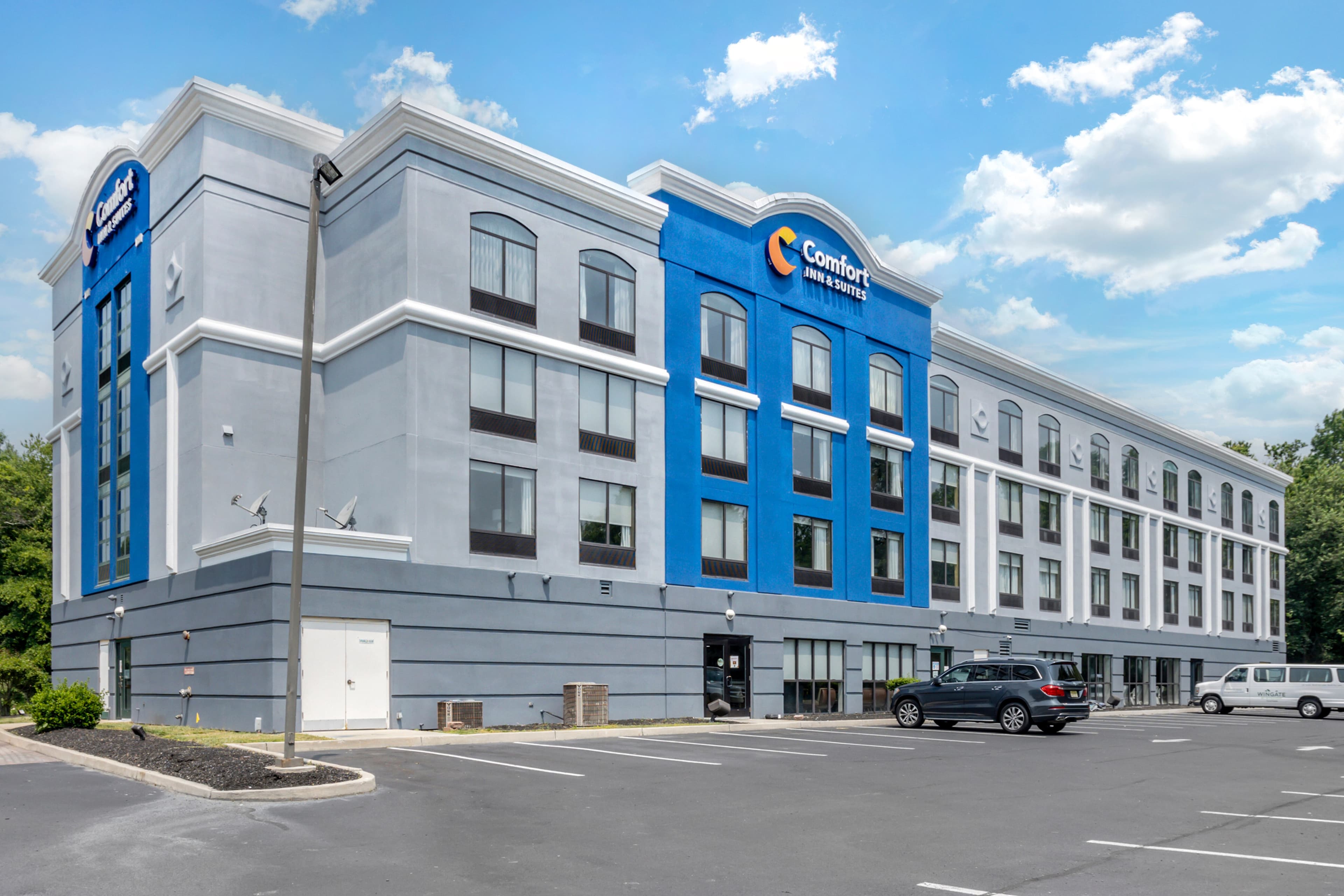 Comfort Inn & Suites Voorhees/Mt. Laurel - Image 1