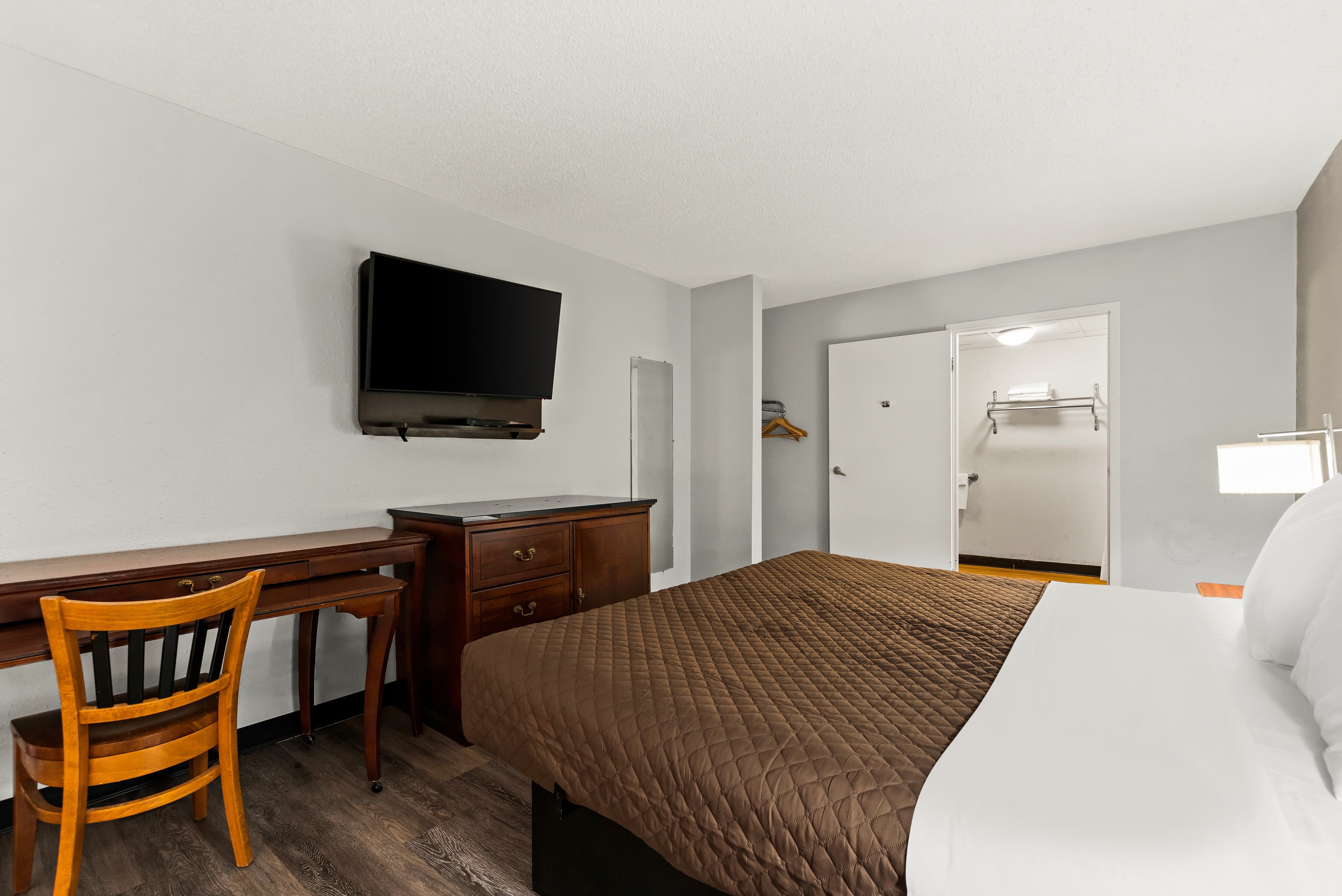 Rodeway Inn Brooklawn — 11