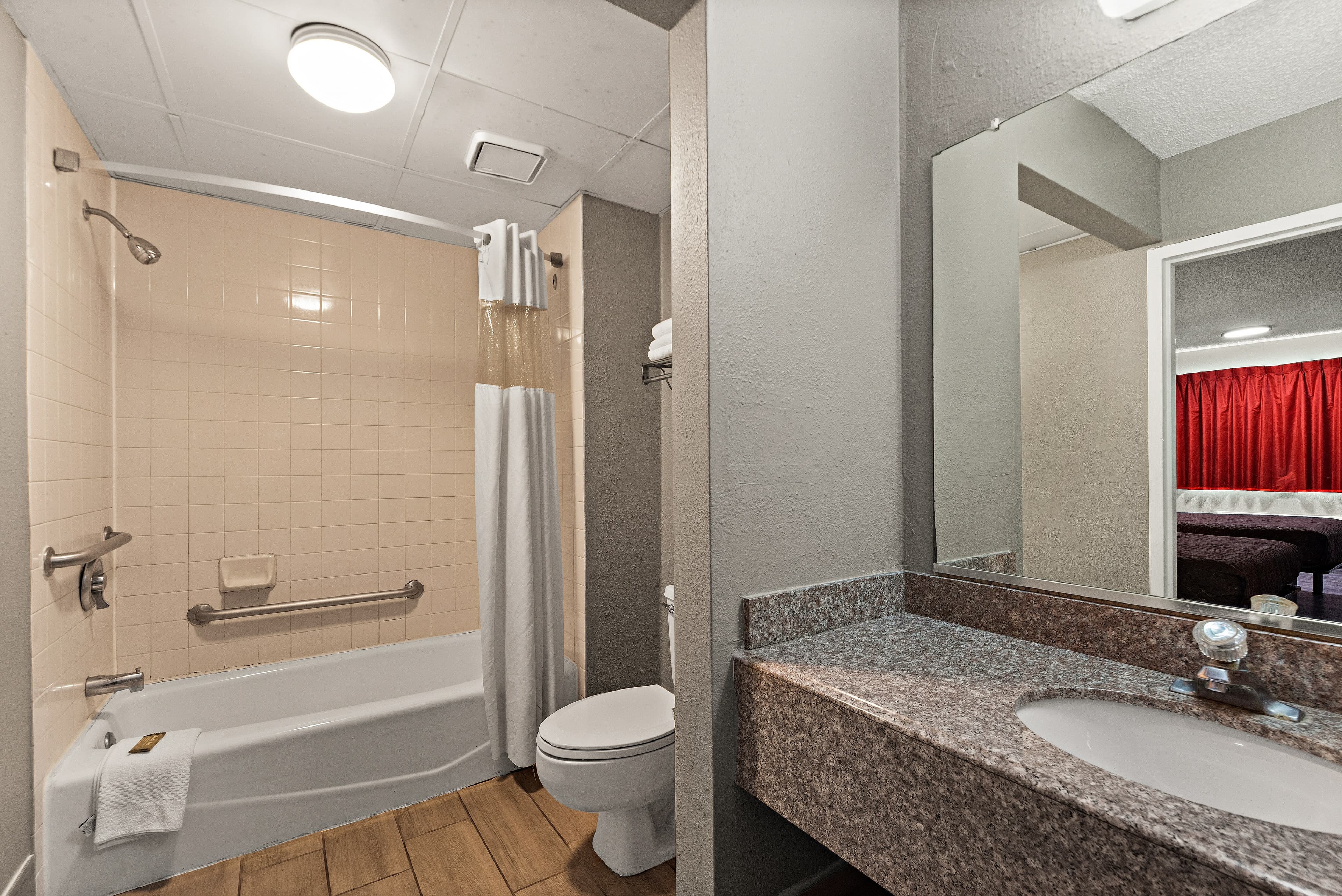 Rodeway Inn Brooklawn - Image 4