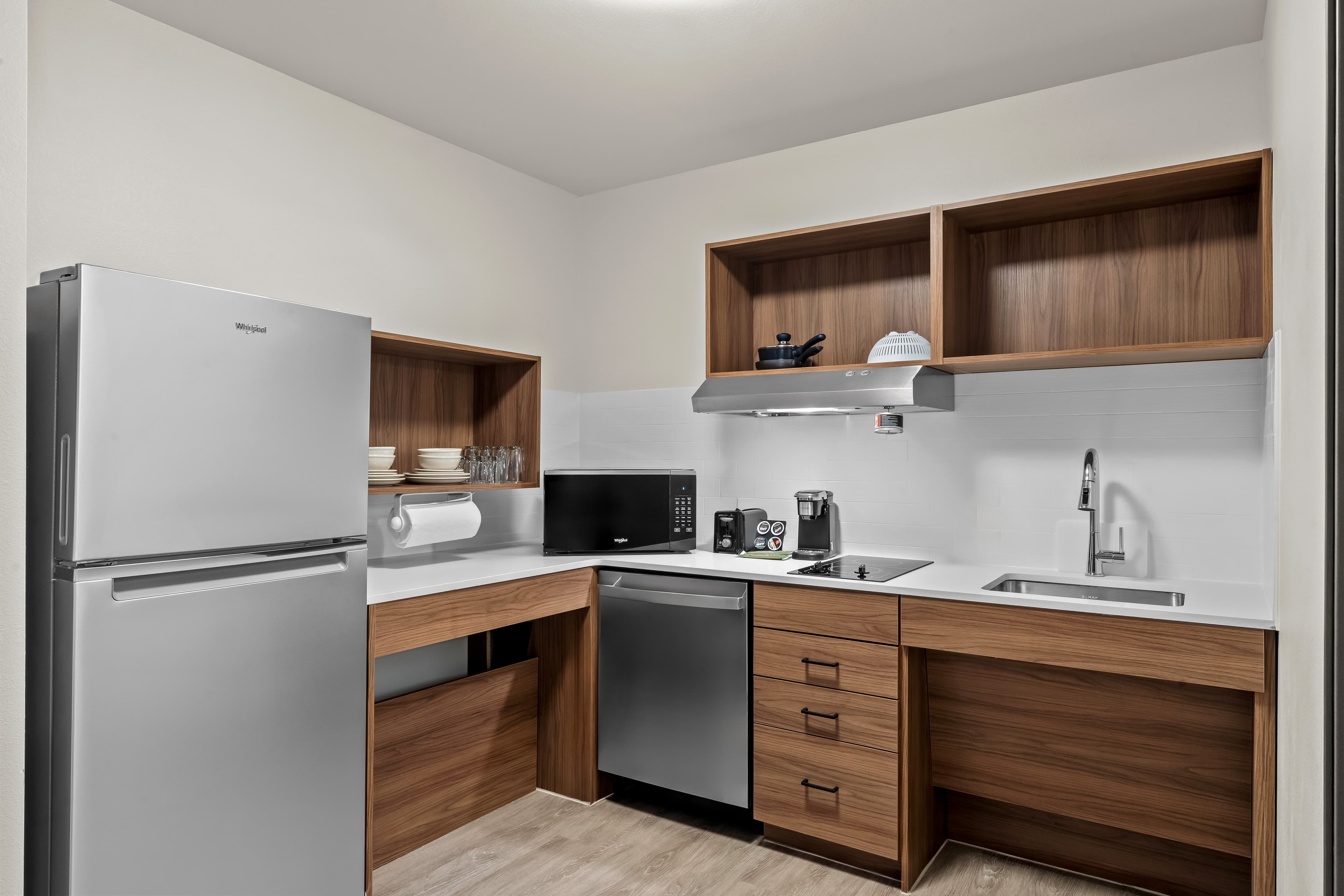 Everhome Suites Somerset - South Brunswick — 10