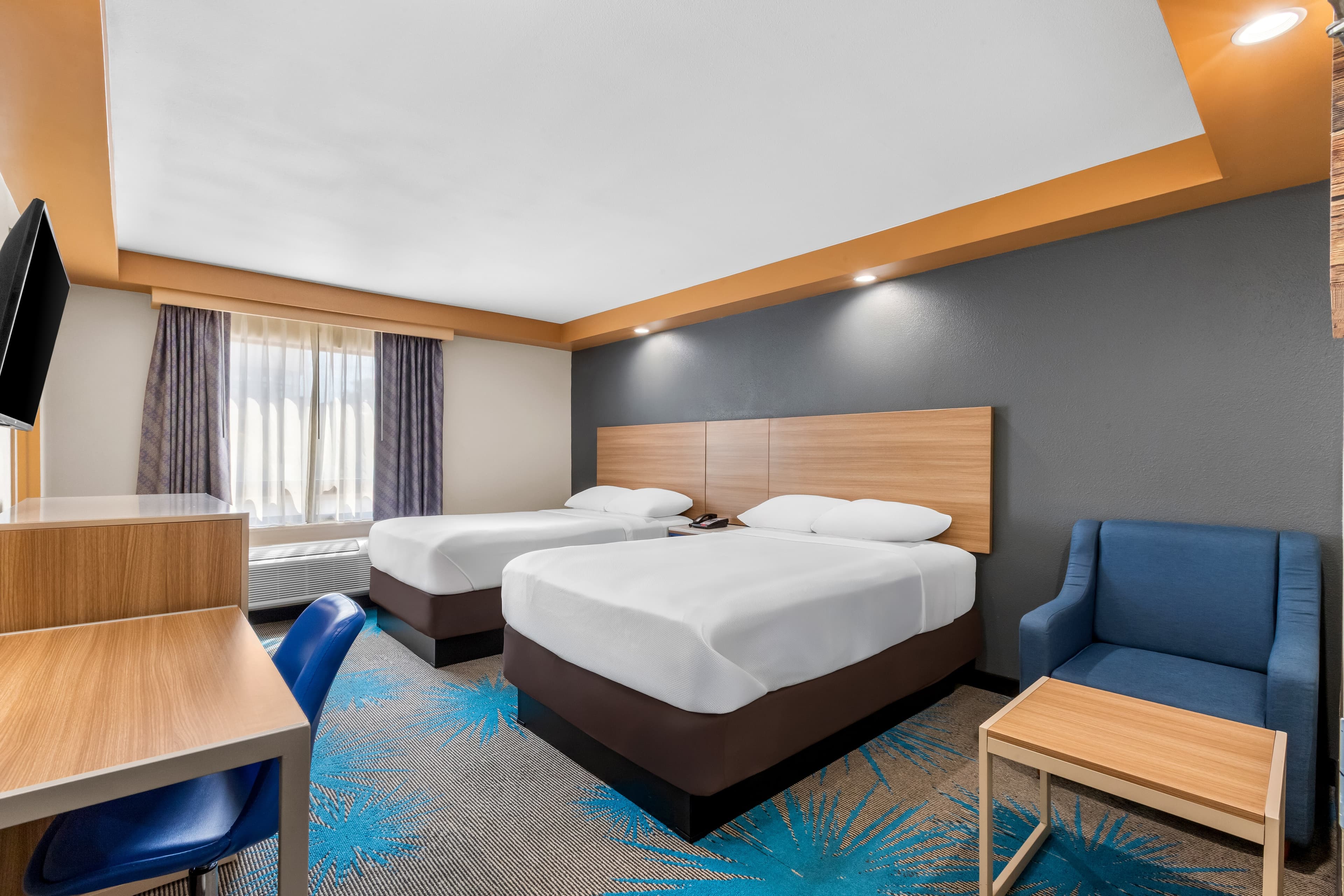 Econo Lodge Woodbridge - Image 2