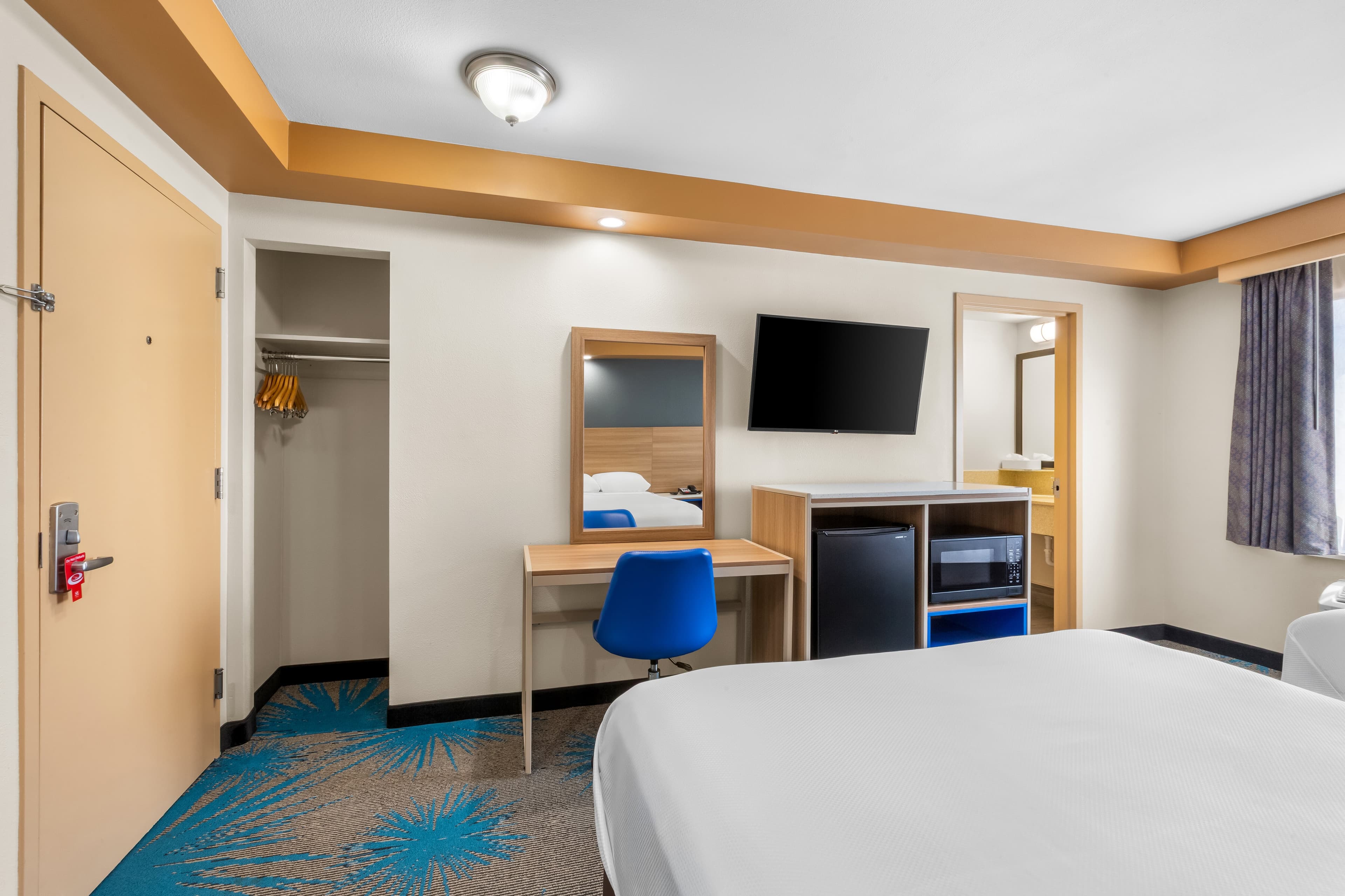Econo Lodge Woodbridge - Image 3