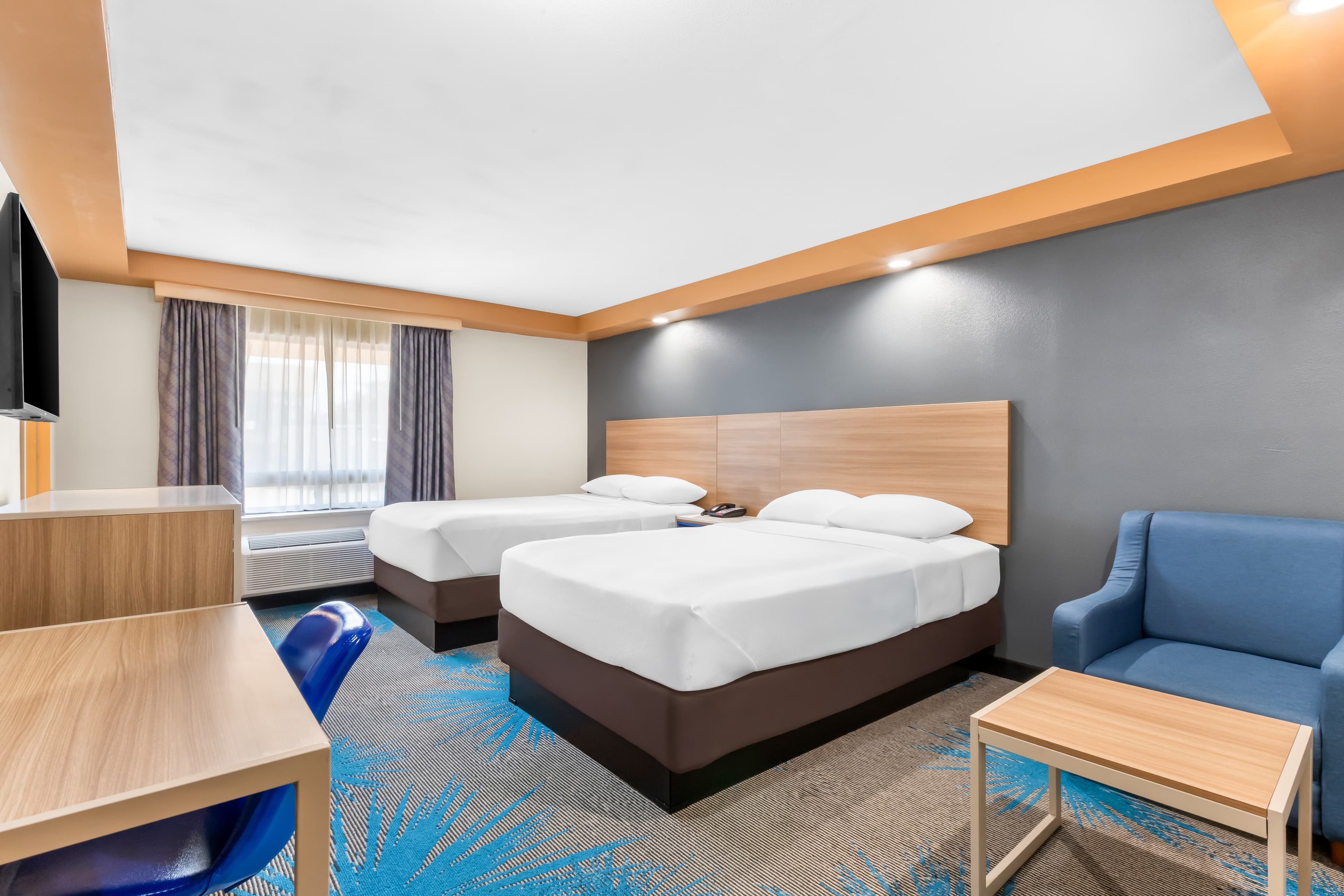 Econo Lodge Woodbridge - Image 5