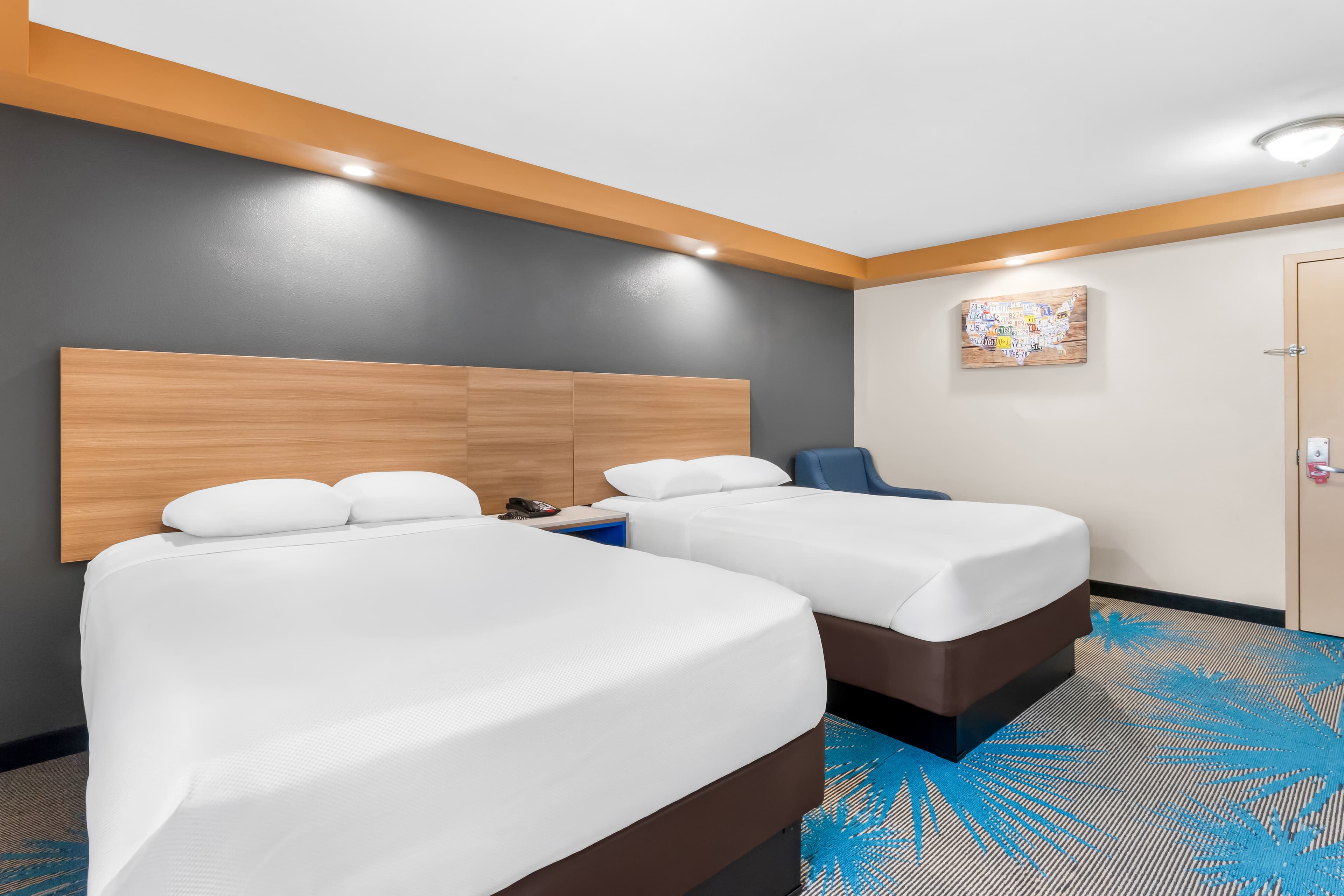 Econo Lodge Woodbridge — 7