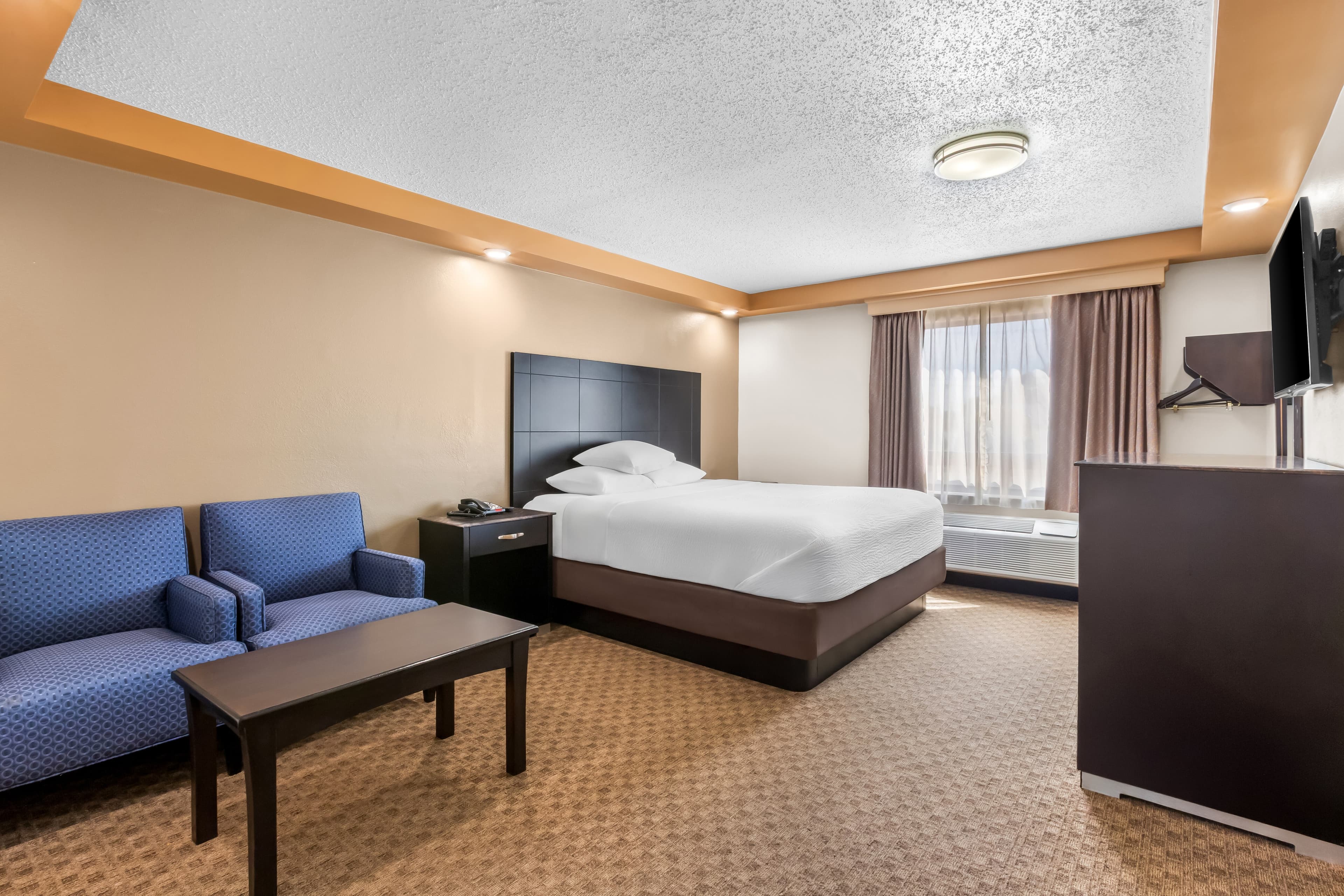 Econo Lodge Woodbridge — 24