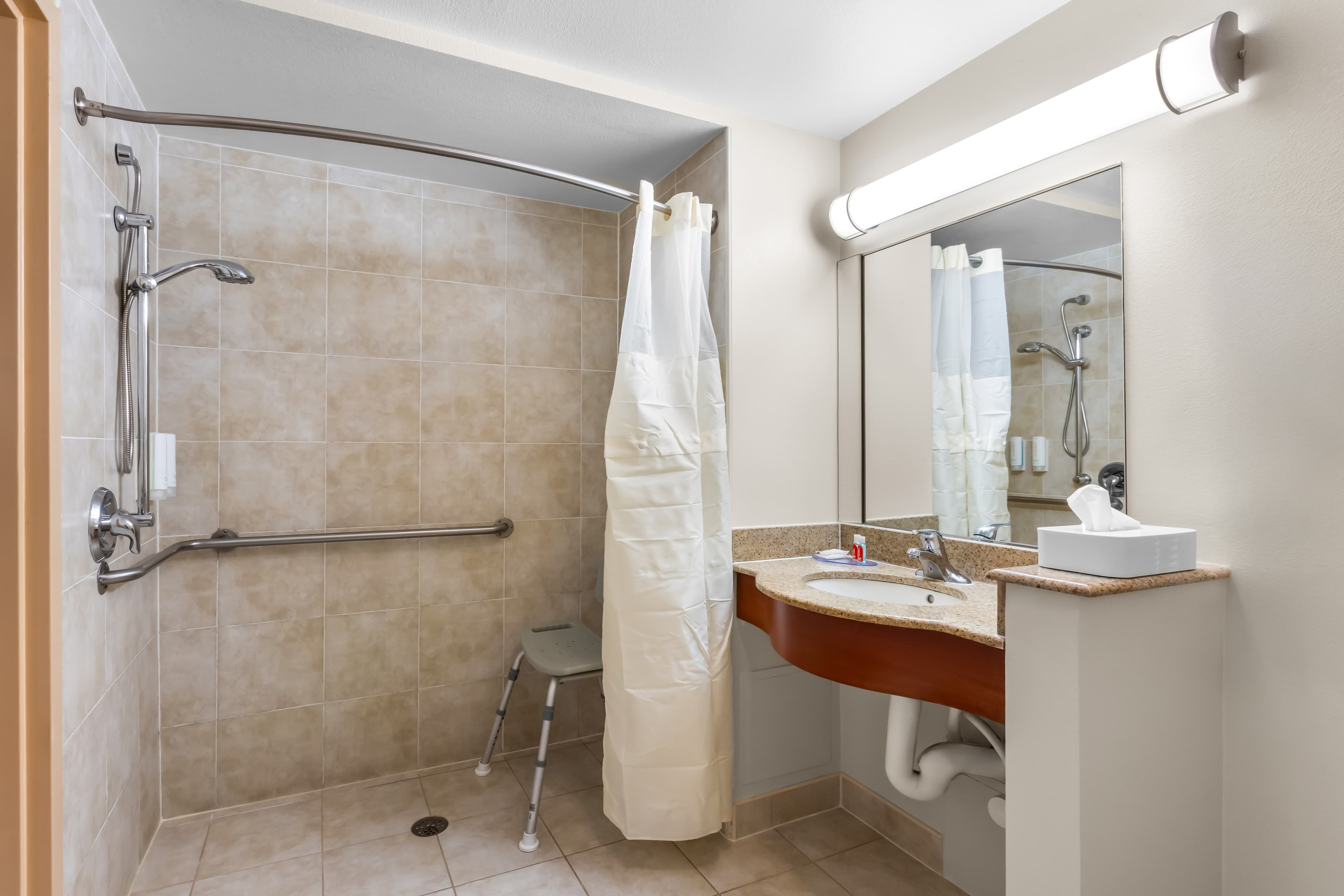 Econo Lodge Woodbridge — 27