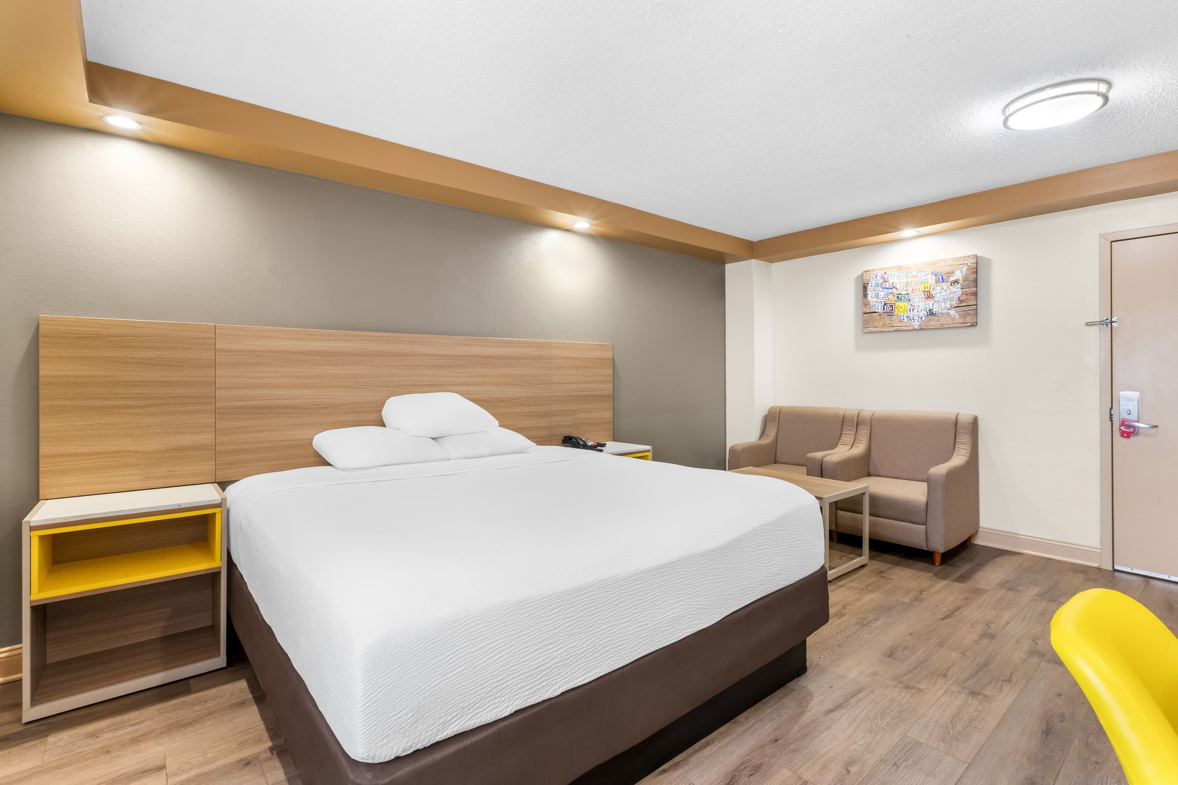 Econo Lodge Woodbridge — 22