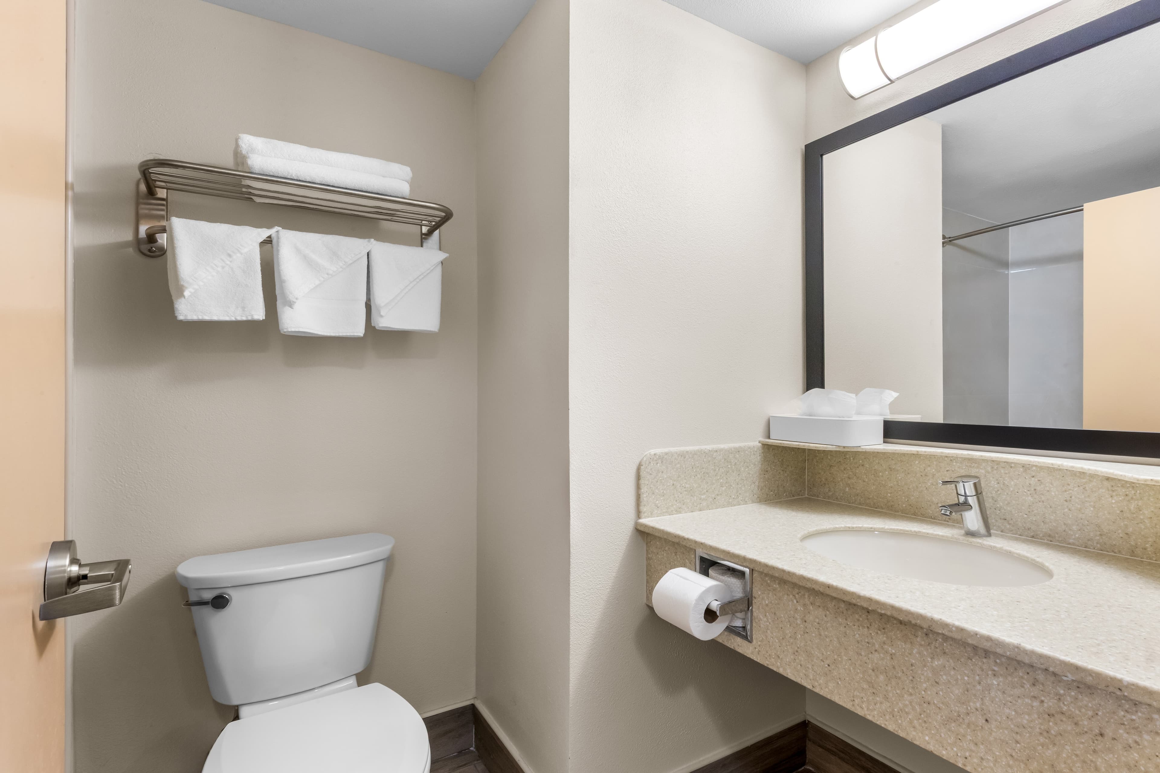Econo Lodge Woodbridge — 23