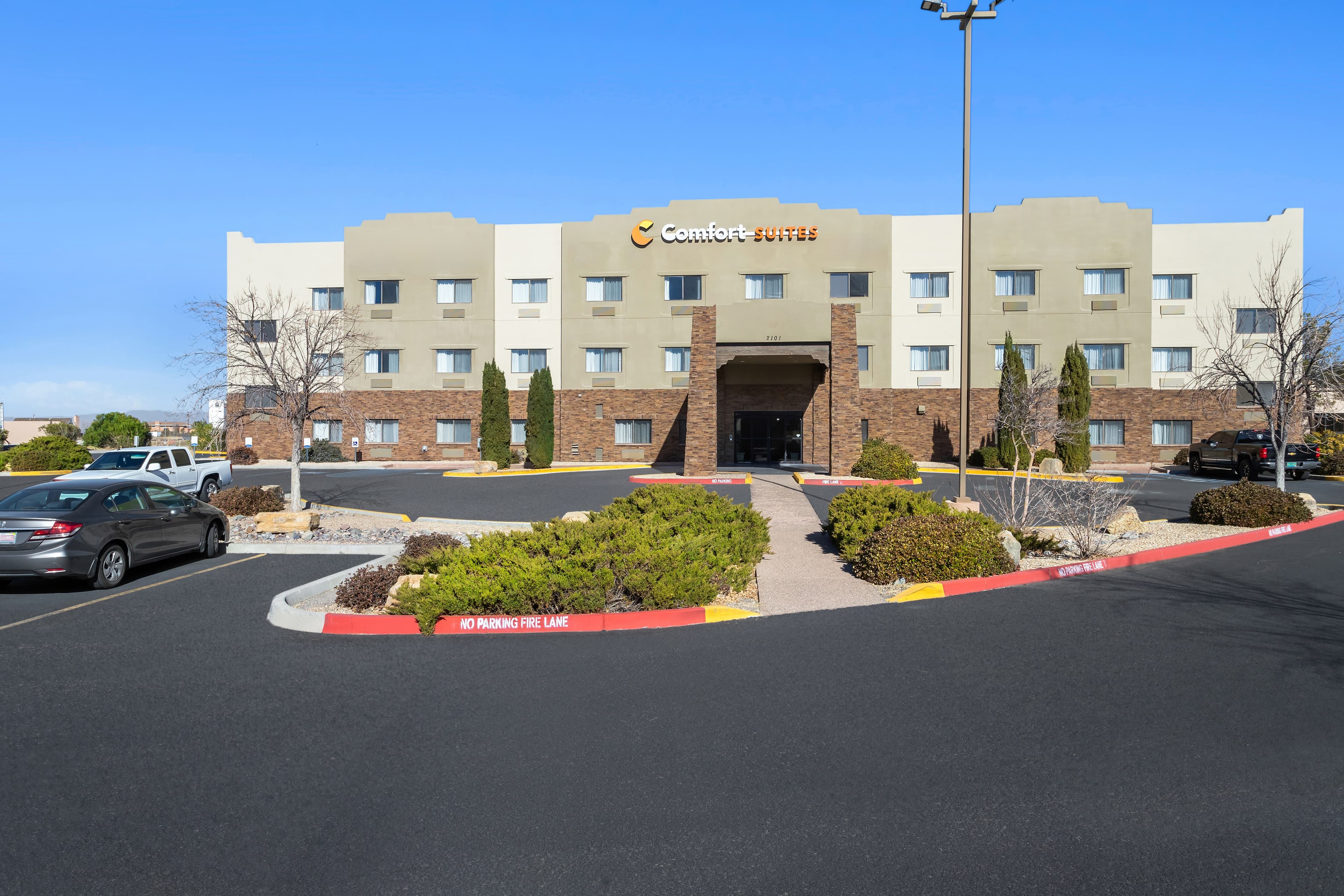 Comfort Suites University - Image 1
