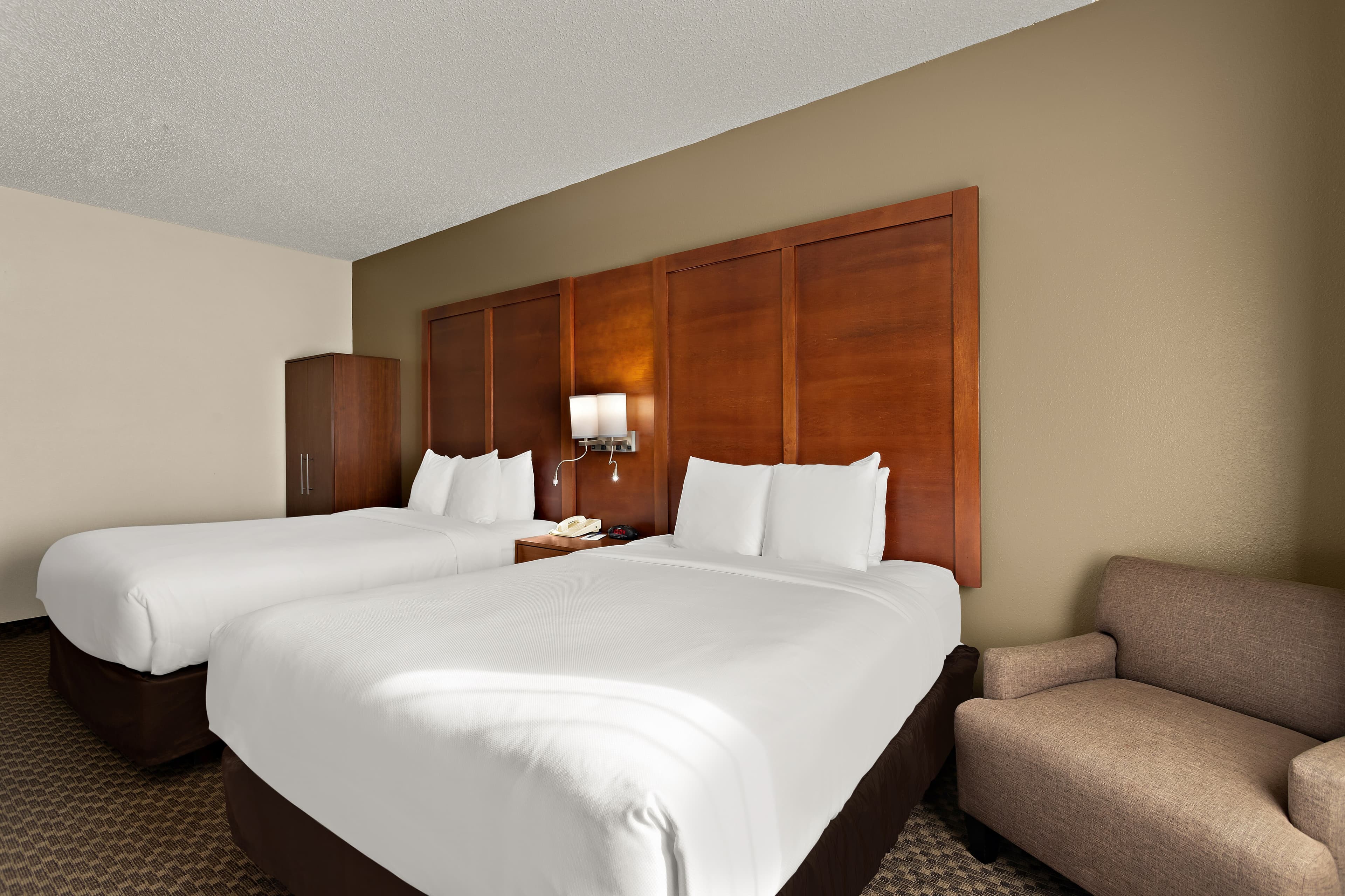 Comfort Suites University - Image 4