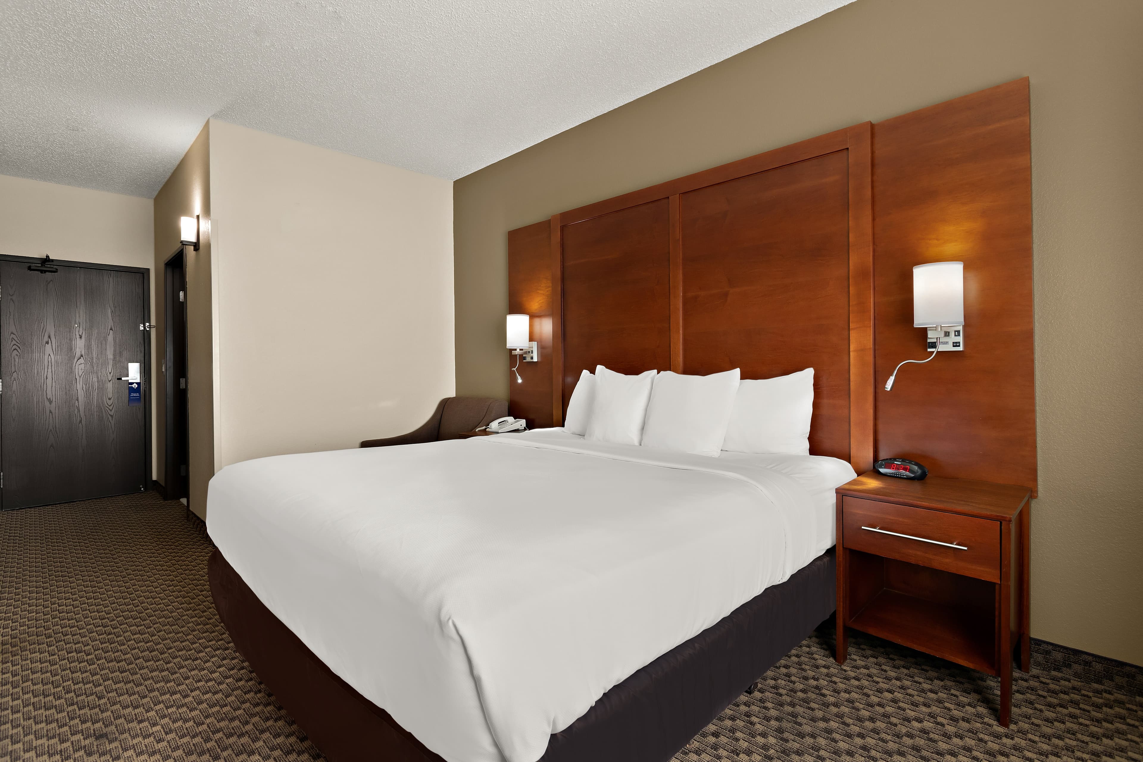Comfort Suites University — 9