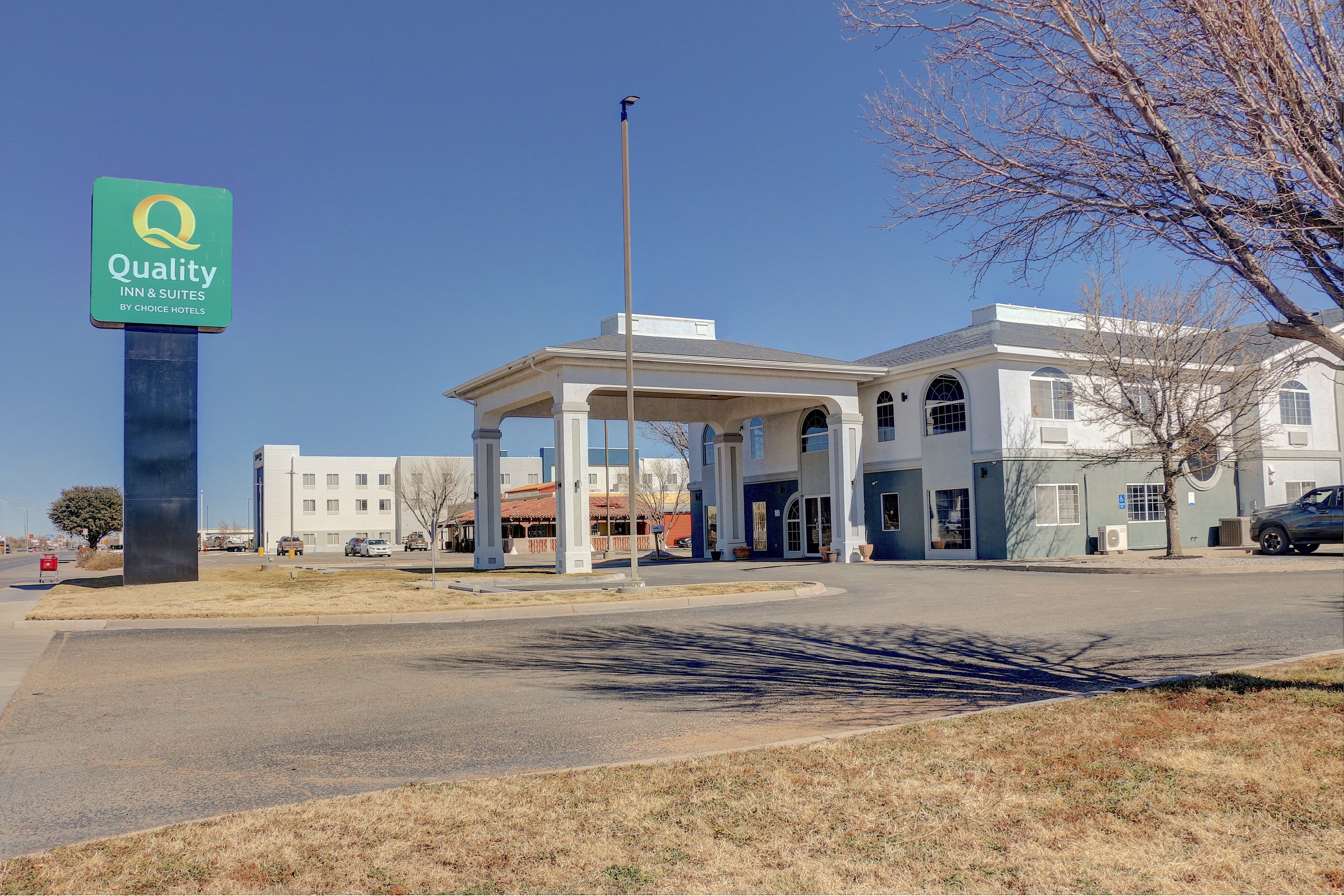Quality Inn & Suites Roswell North - Image 1