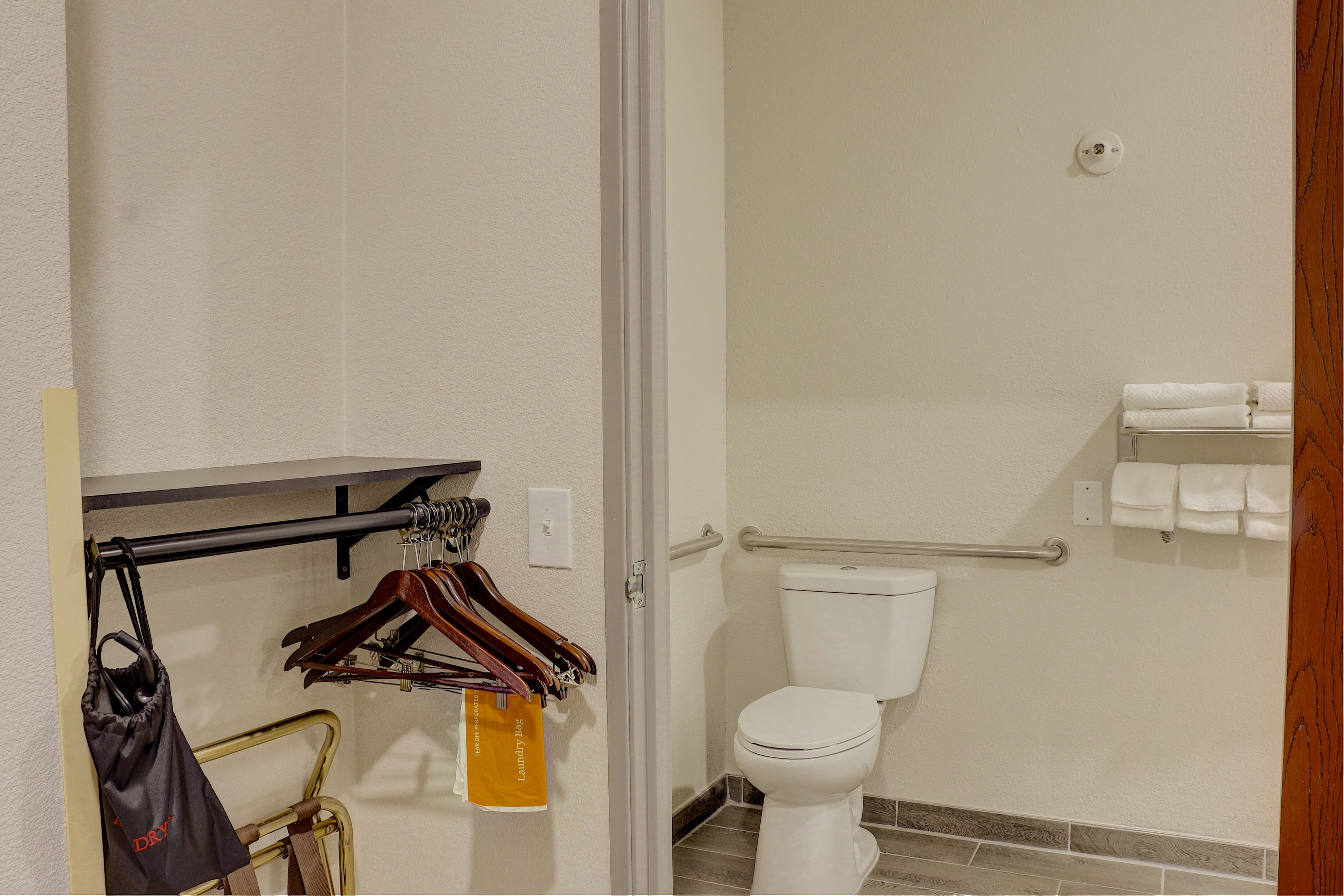 Quality Inn & Suites Roswell North - Image 4