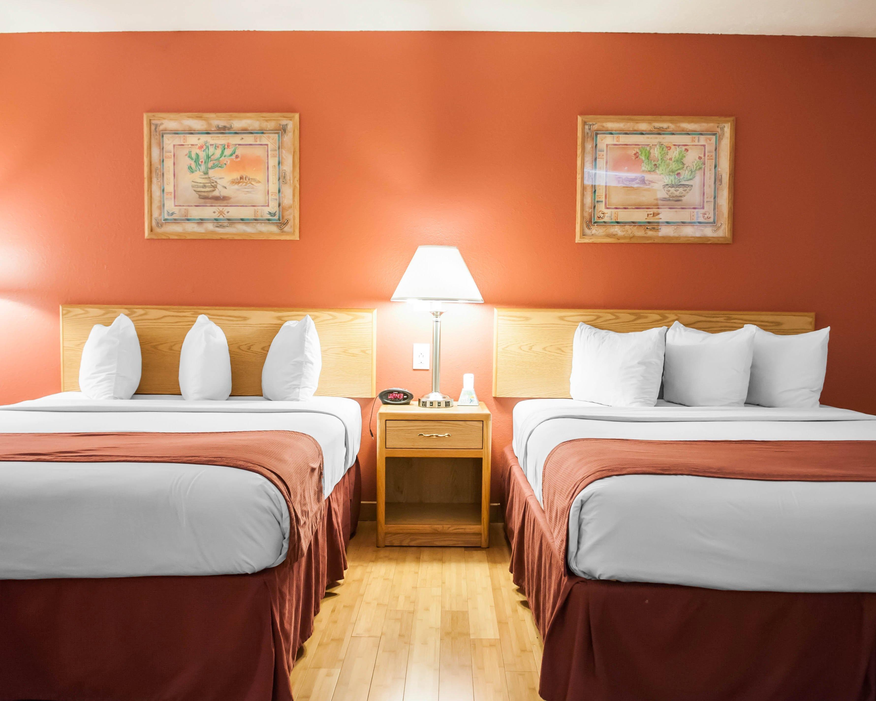 Econo Lodge Albuquerque Old Town — 10