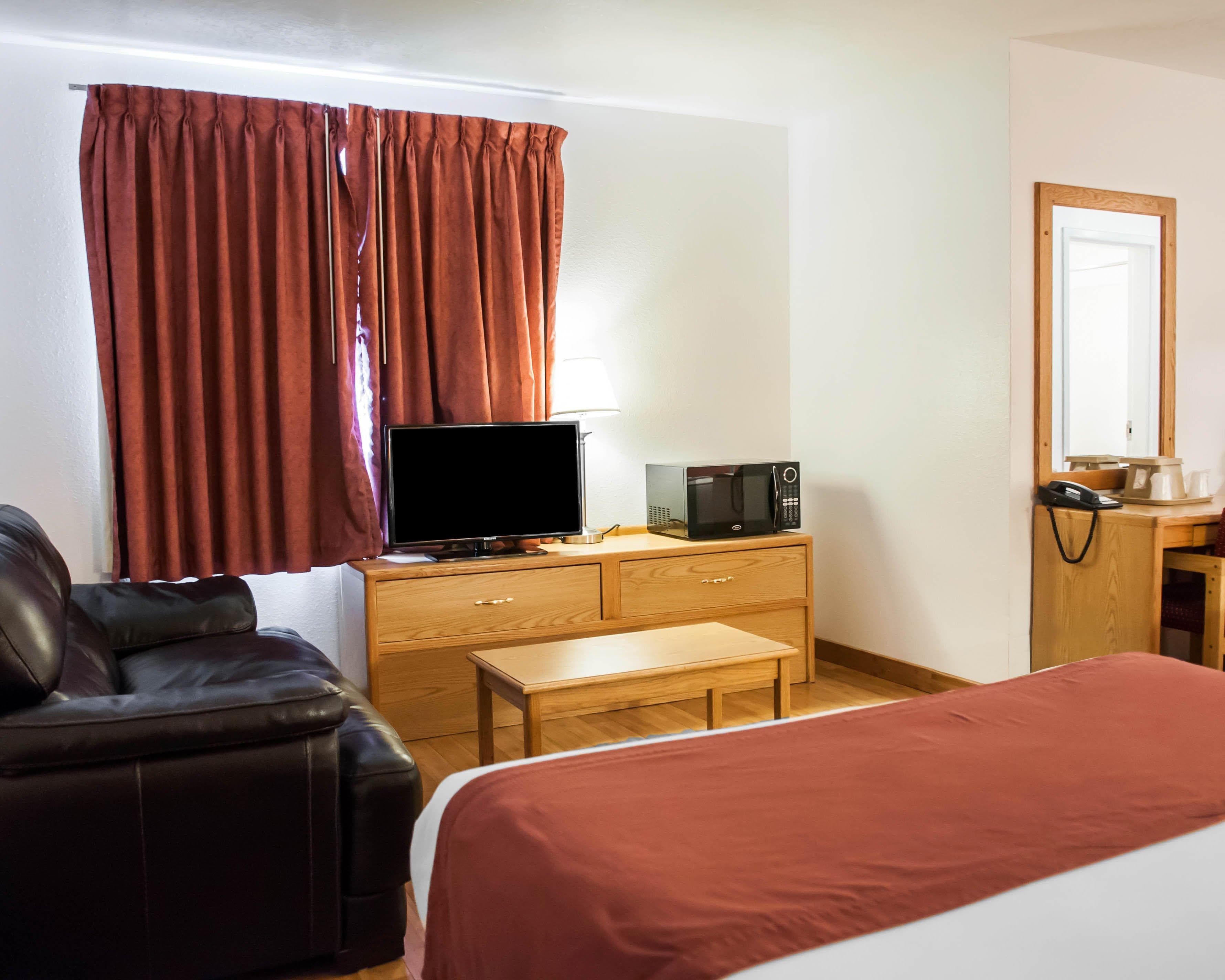 Econo Lodge Albuquerque Old Town — 11