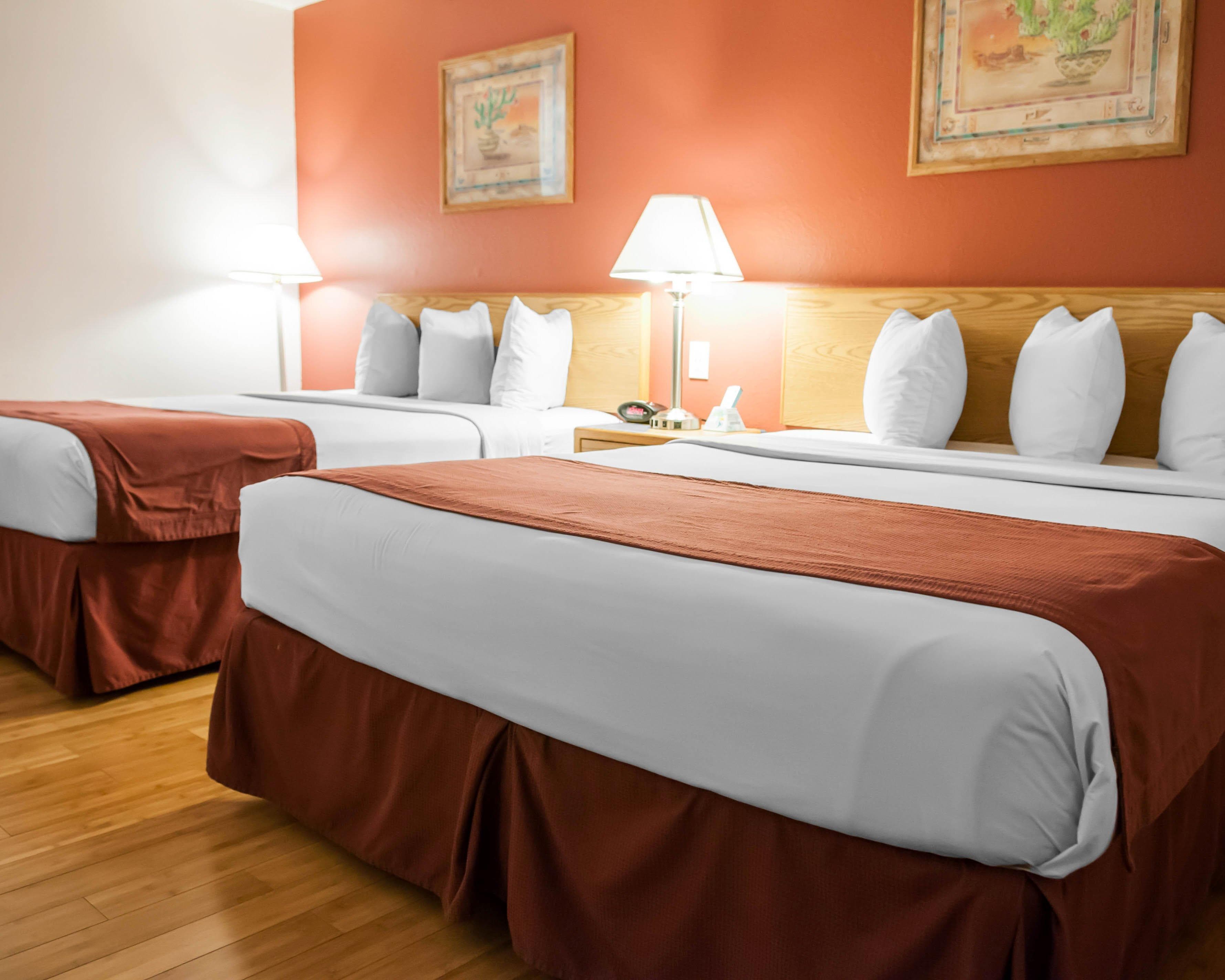 Econo Lodge Albuquerque Old Town — 12