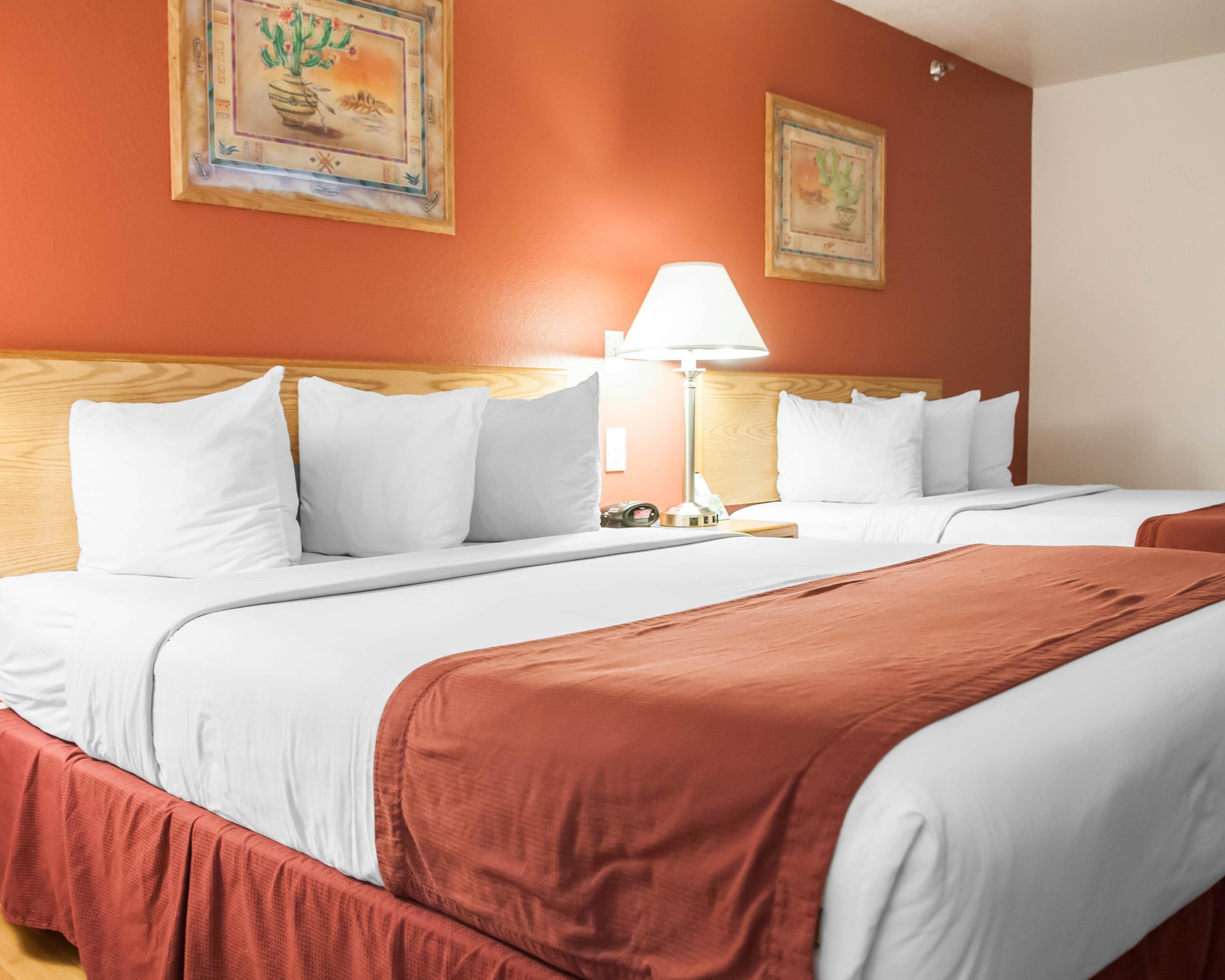 Econo Lodge Albuquerque Old Town — 13